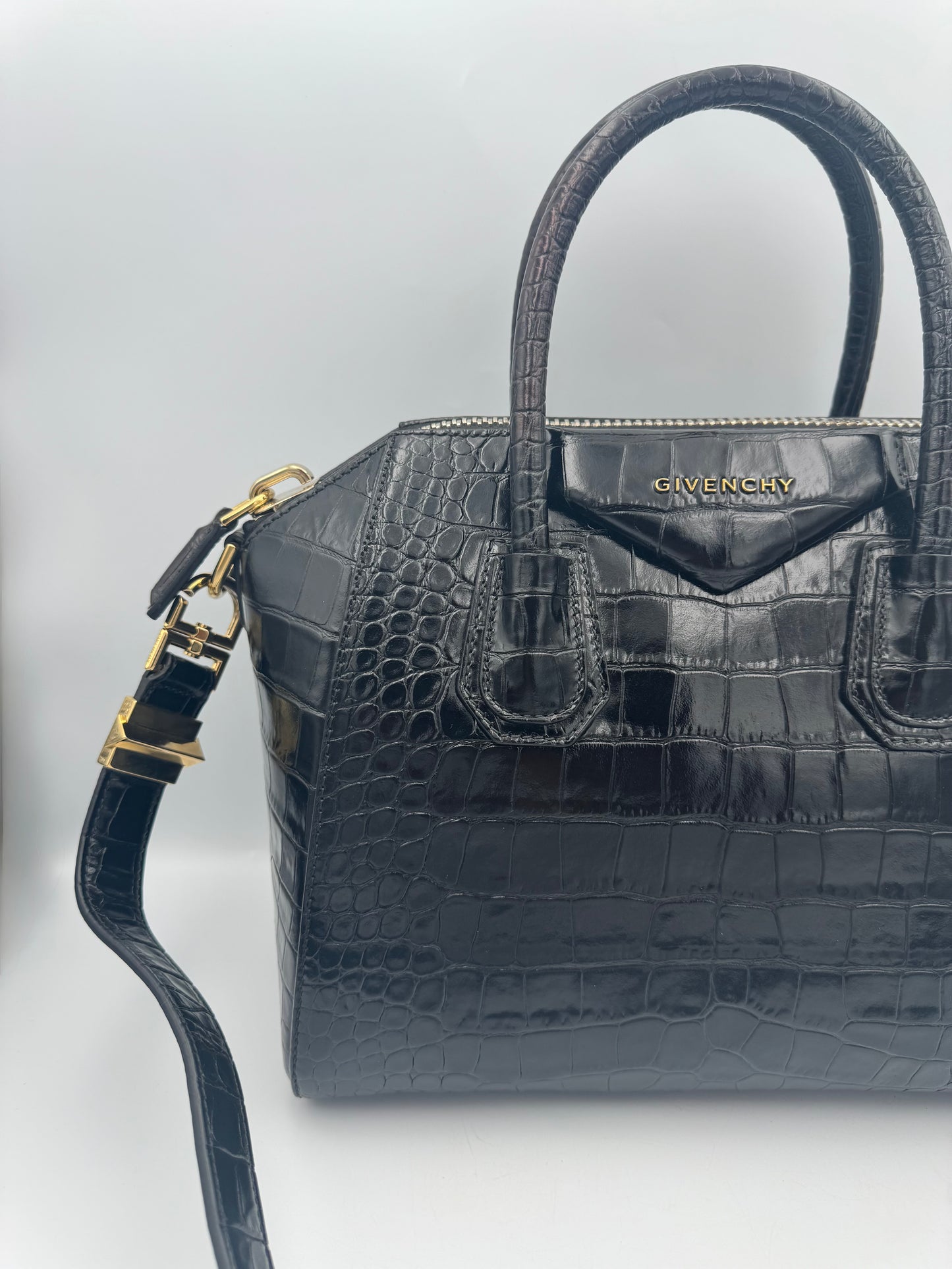 GIVENCHY ANTIGONA Bag Size Small