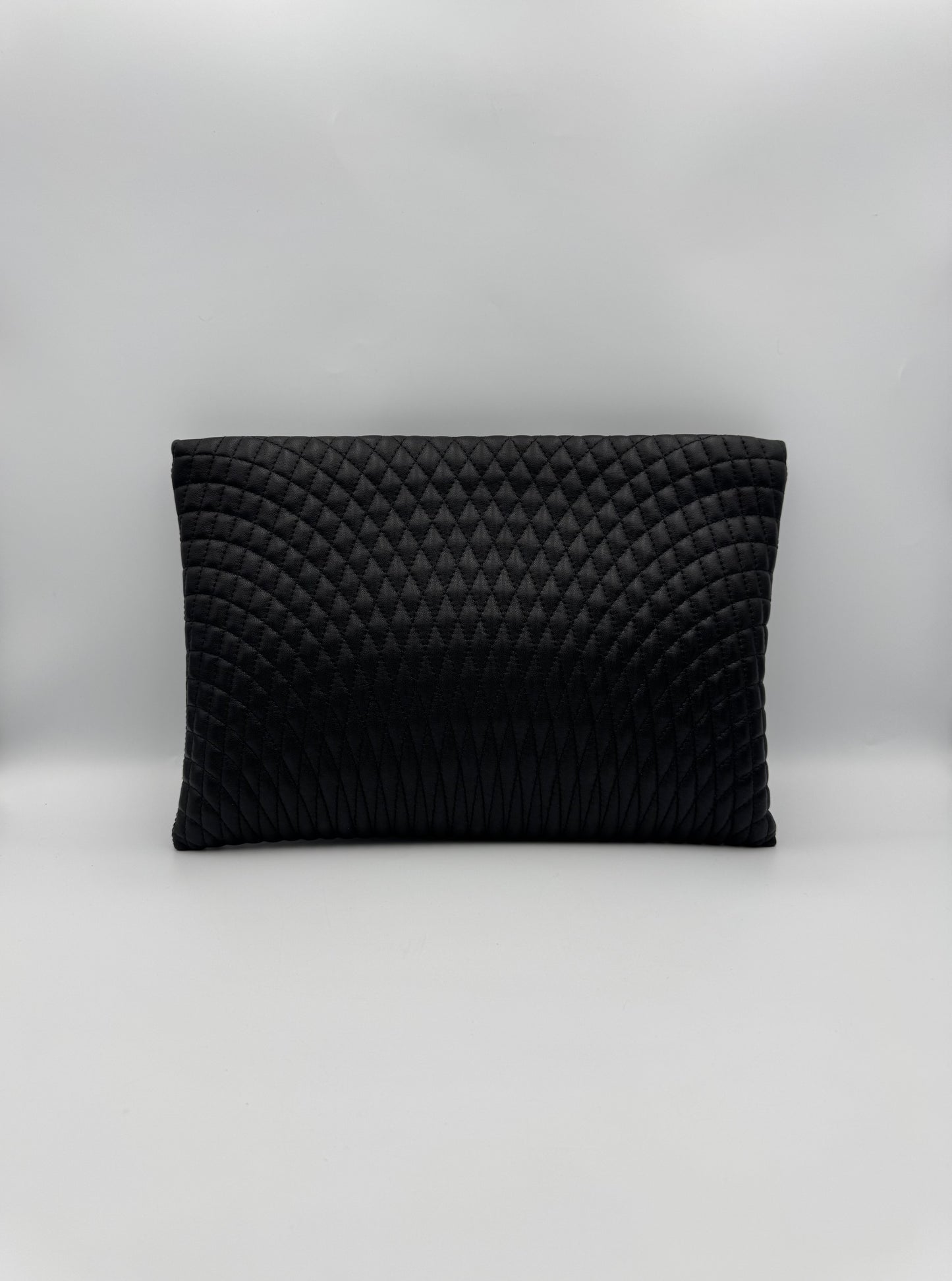 BALLY DIAMONDS STITCHES BLK LARGE POUCH