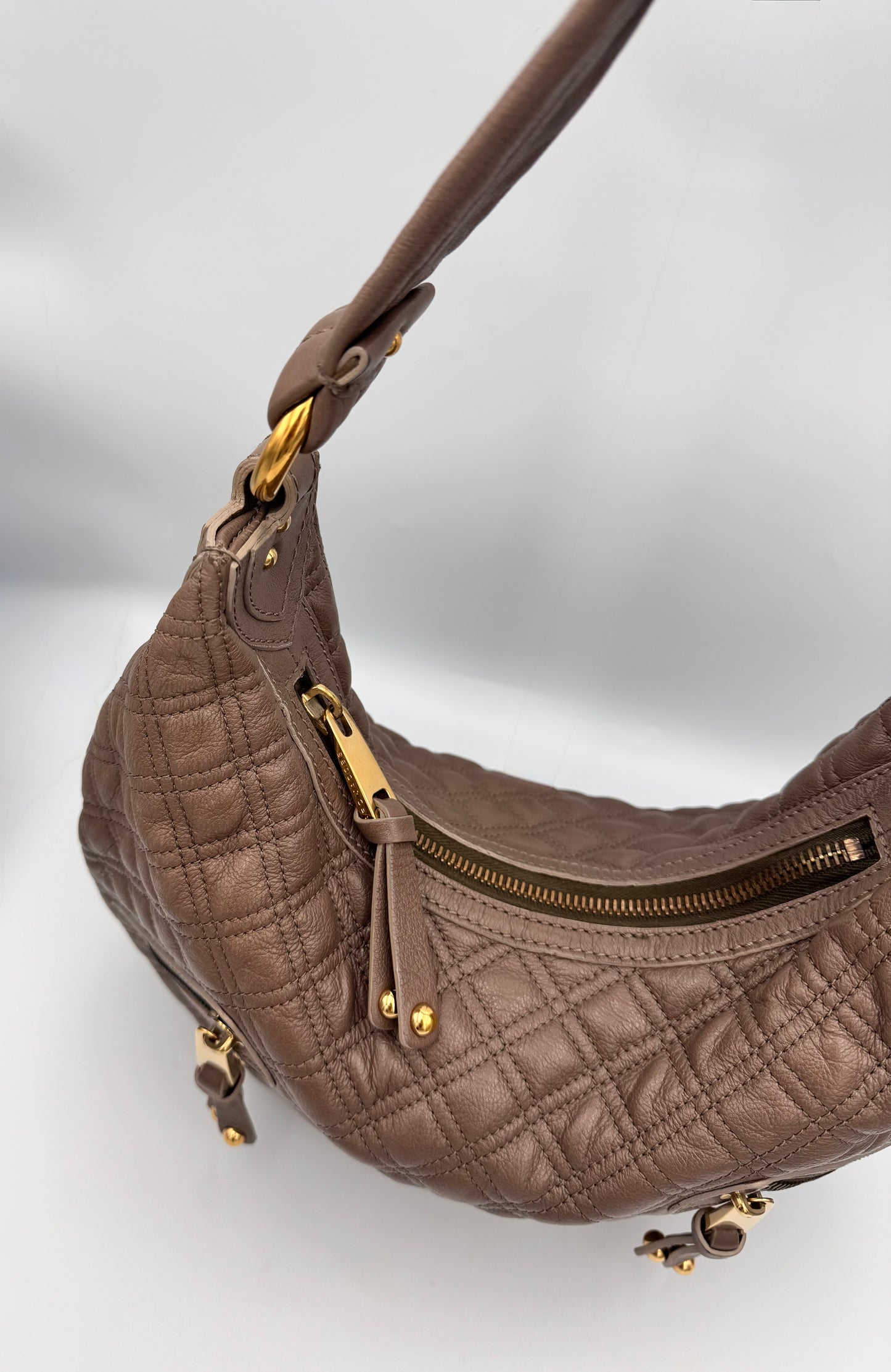 MARC JACOBS Hobo Banana Calf Leather Bag in Mouse