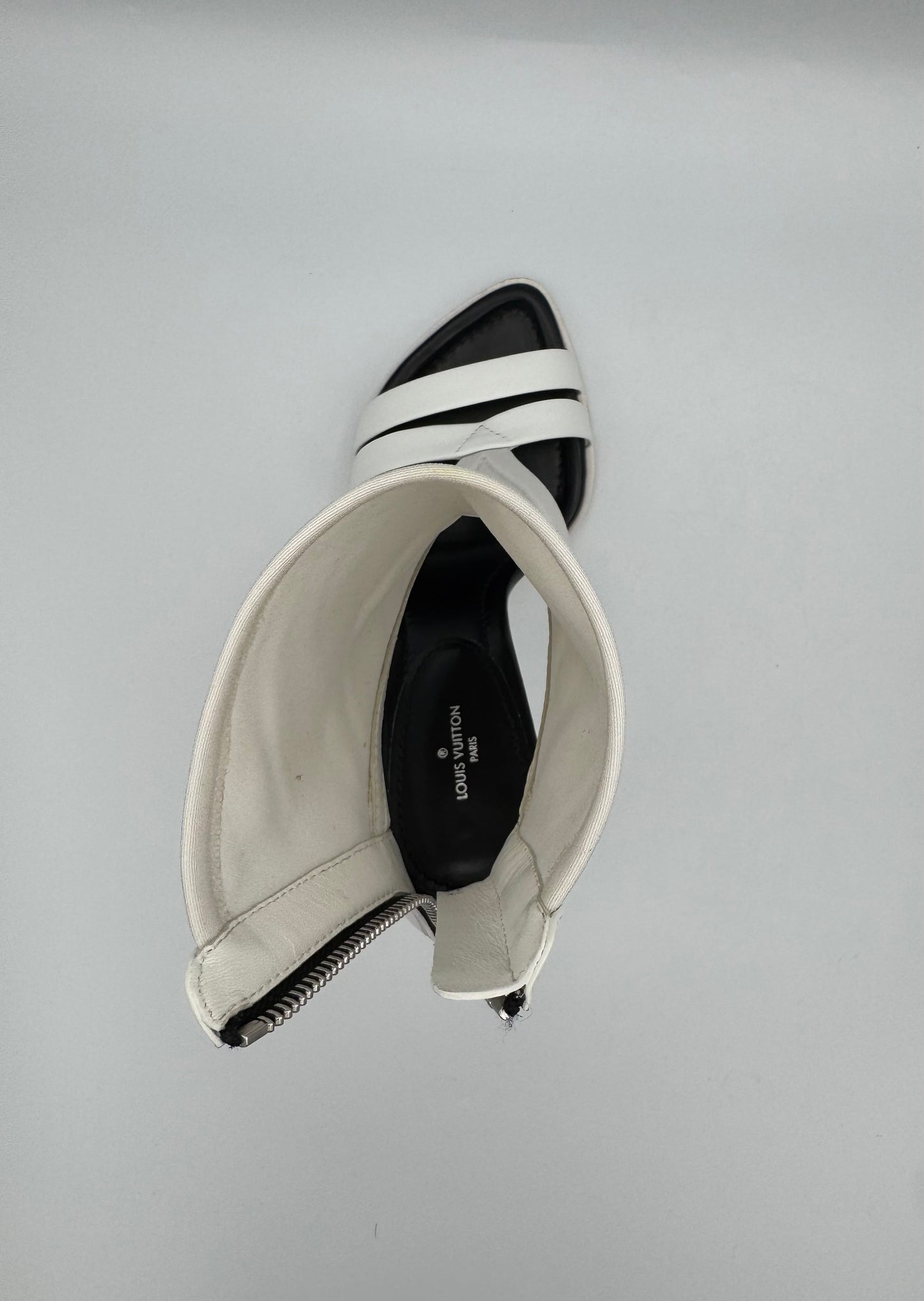 LOUIS VUITTON White Cutout Heels Size 38