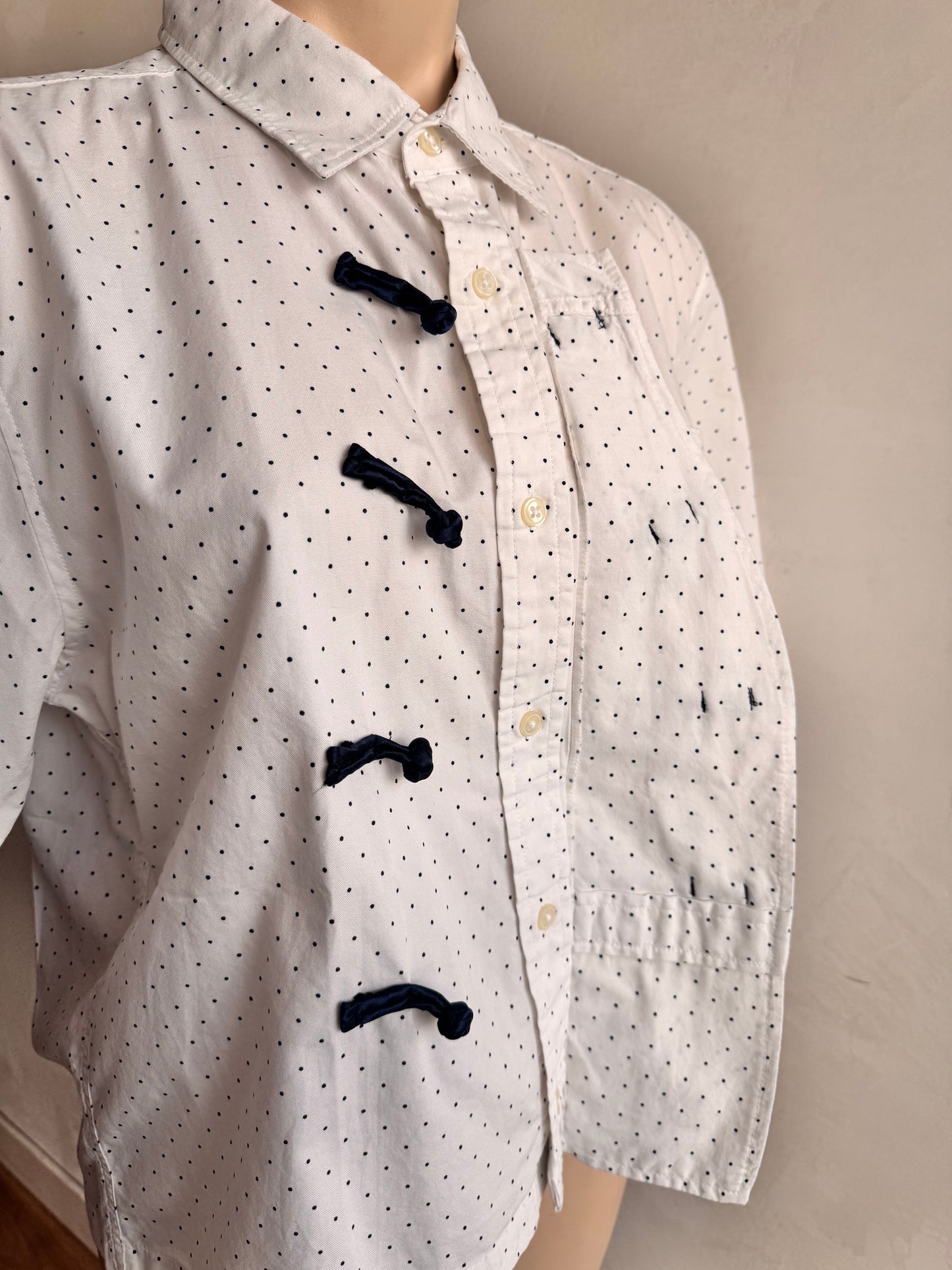 Upcycled white spotted shirt - size XL