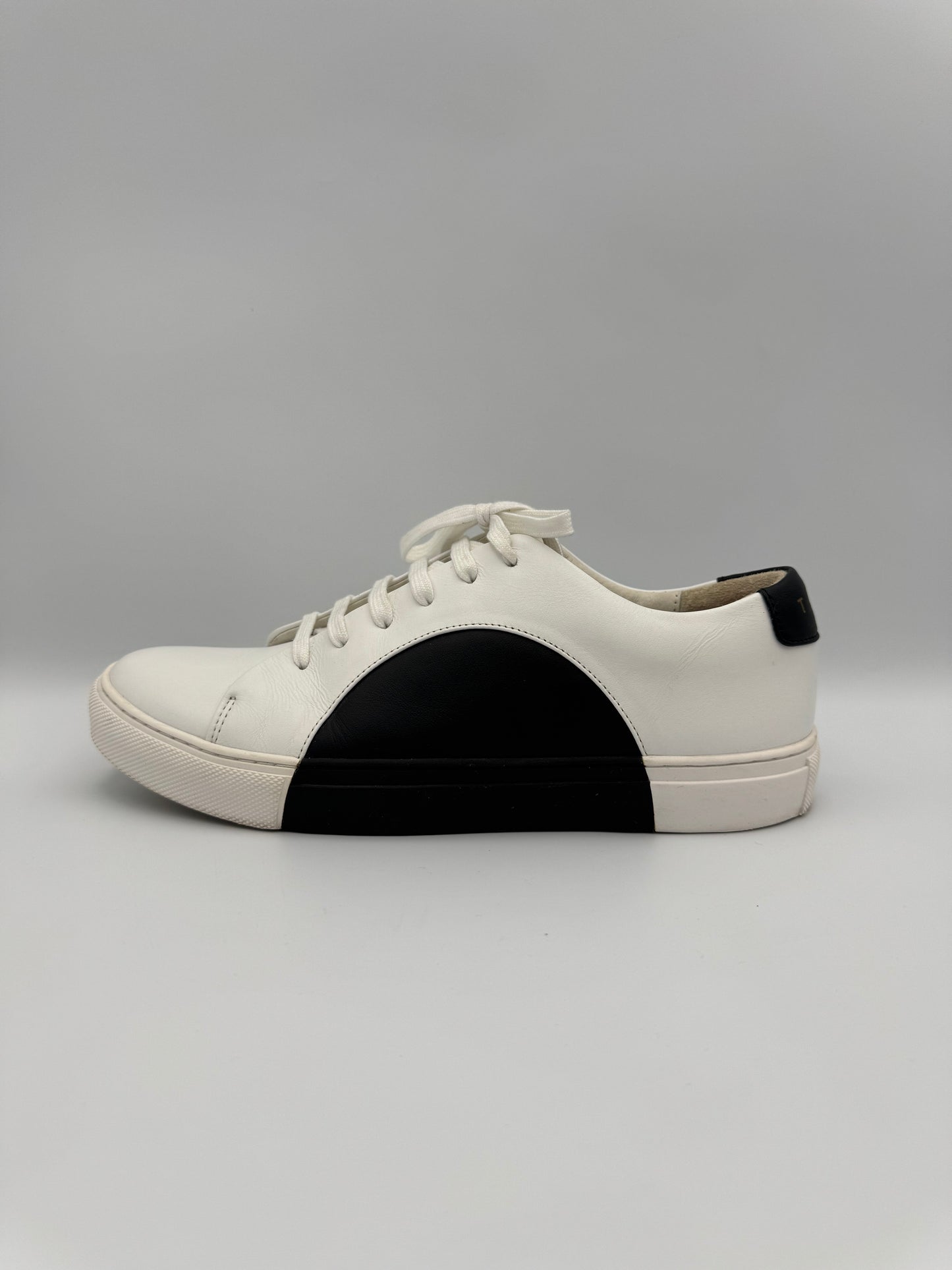 THEY NY Circle Low Profile Sneaker Size 39 White/Black