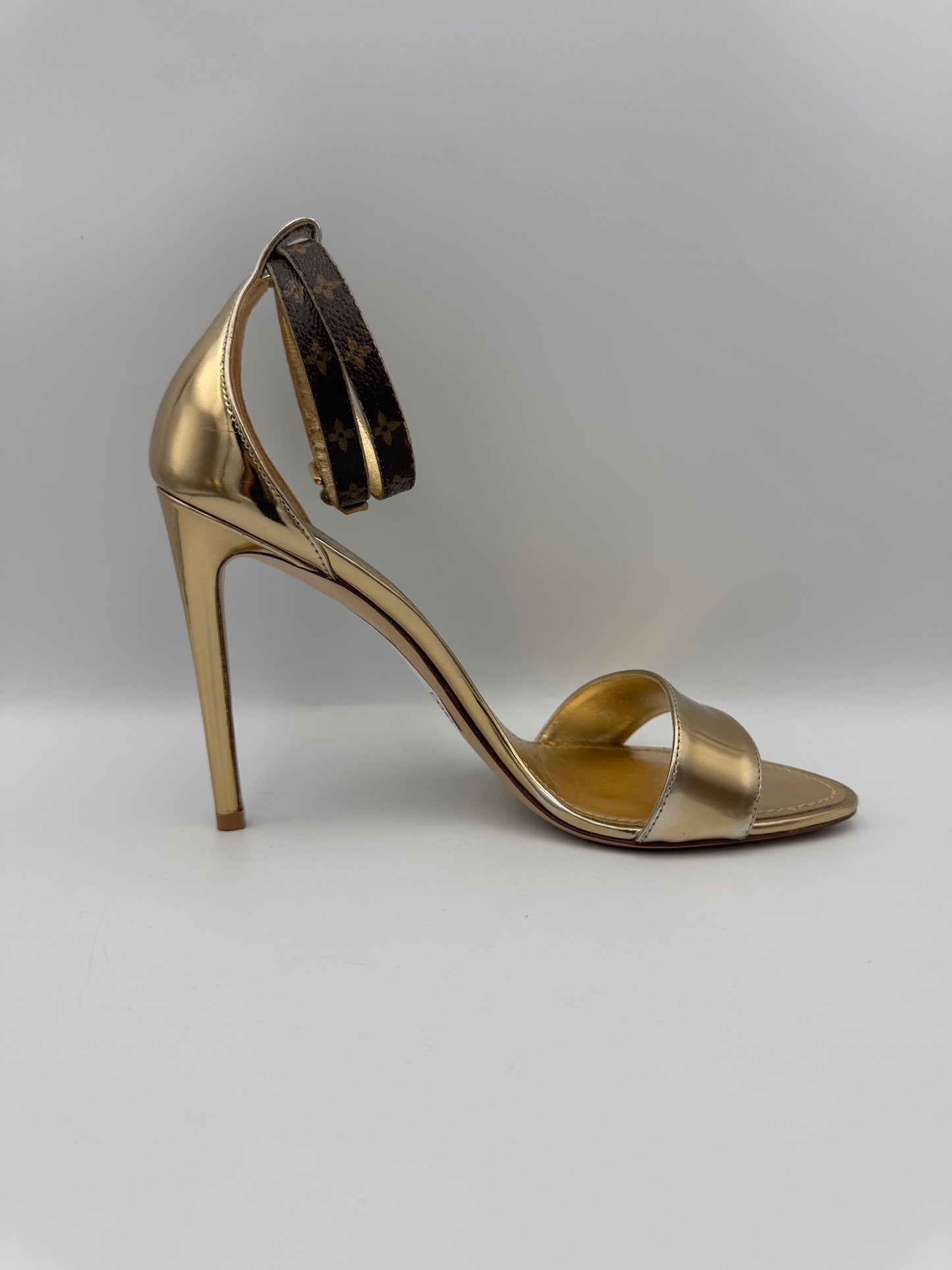 LOUIS VUITTON Gold Strappy Heels 38.5