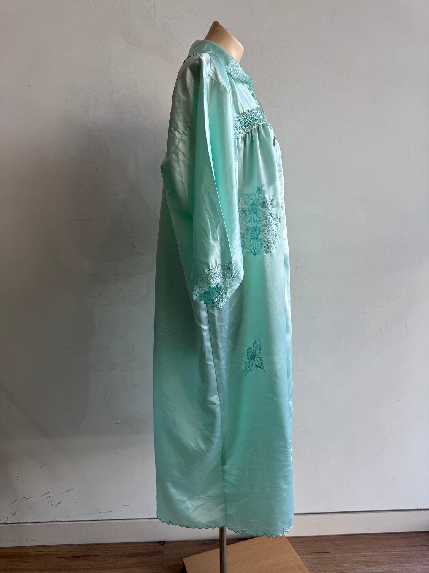 Mint green tone - size M