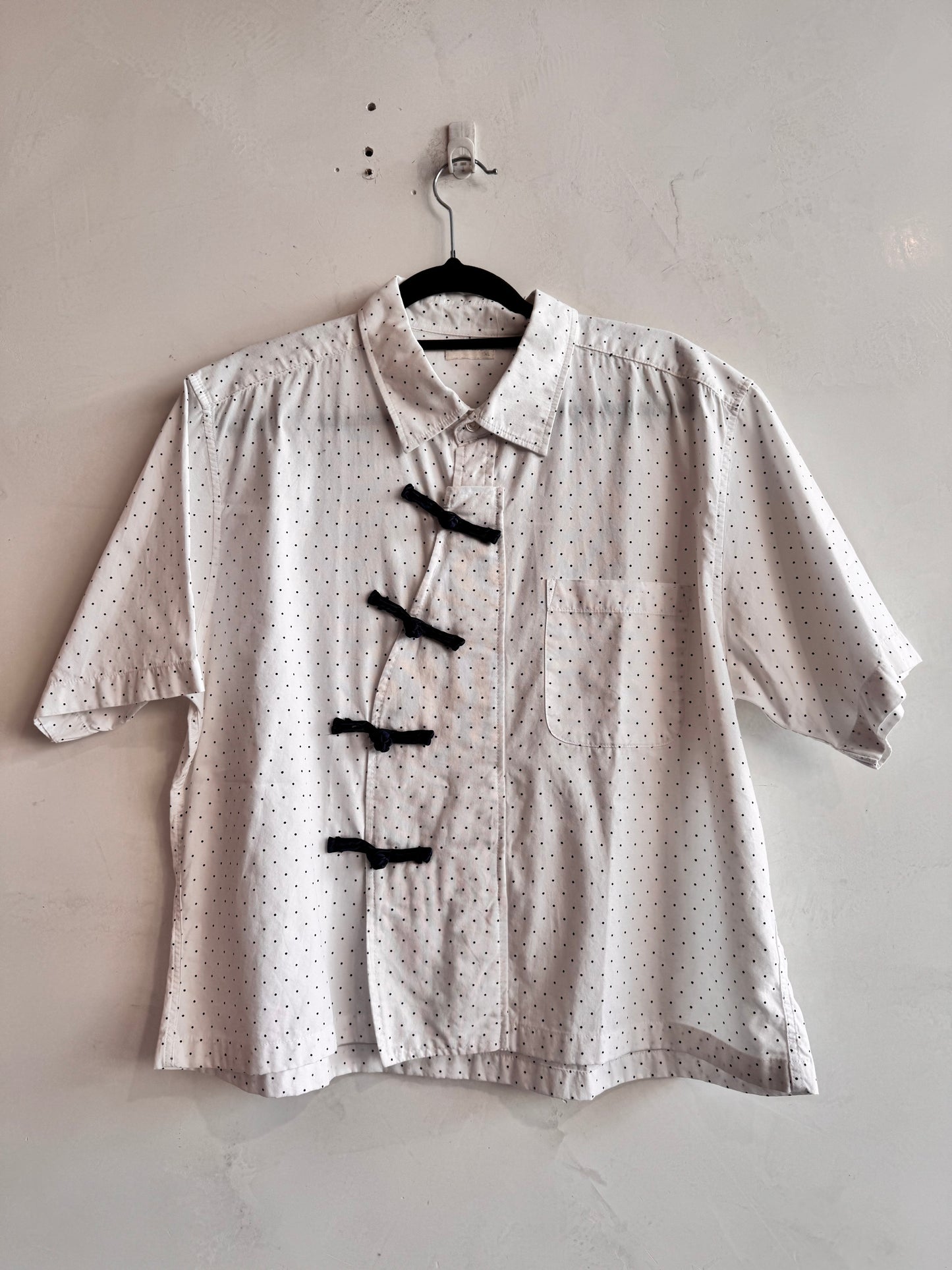 Upcycled white spotted shirt - size XL