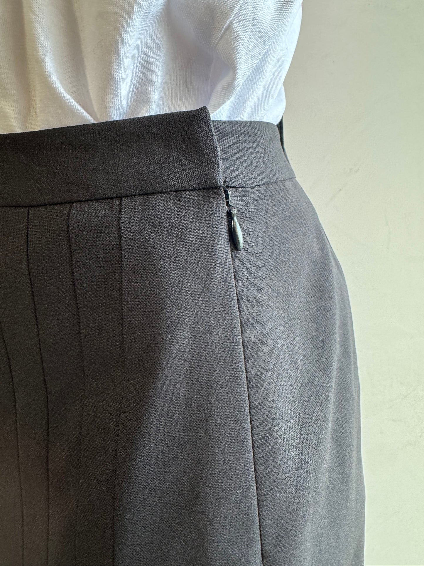 G2000 Black Pleated Skirt - size 9