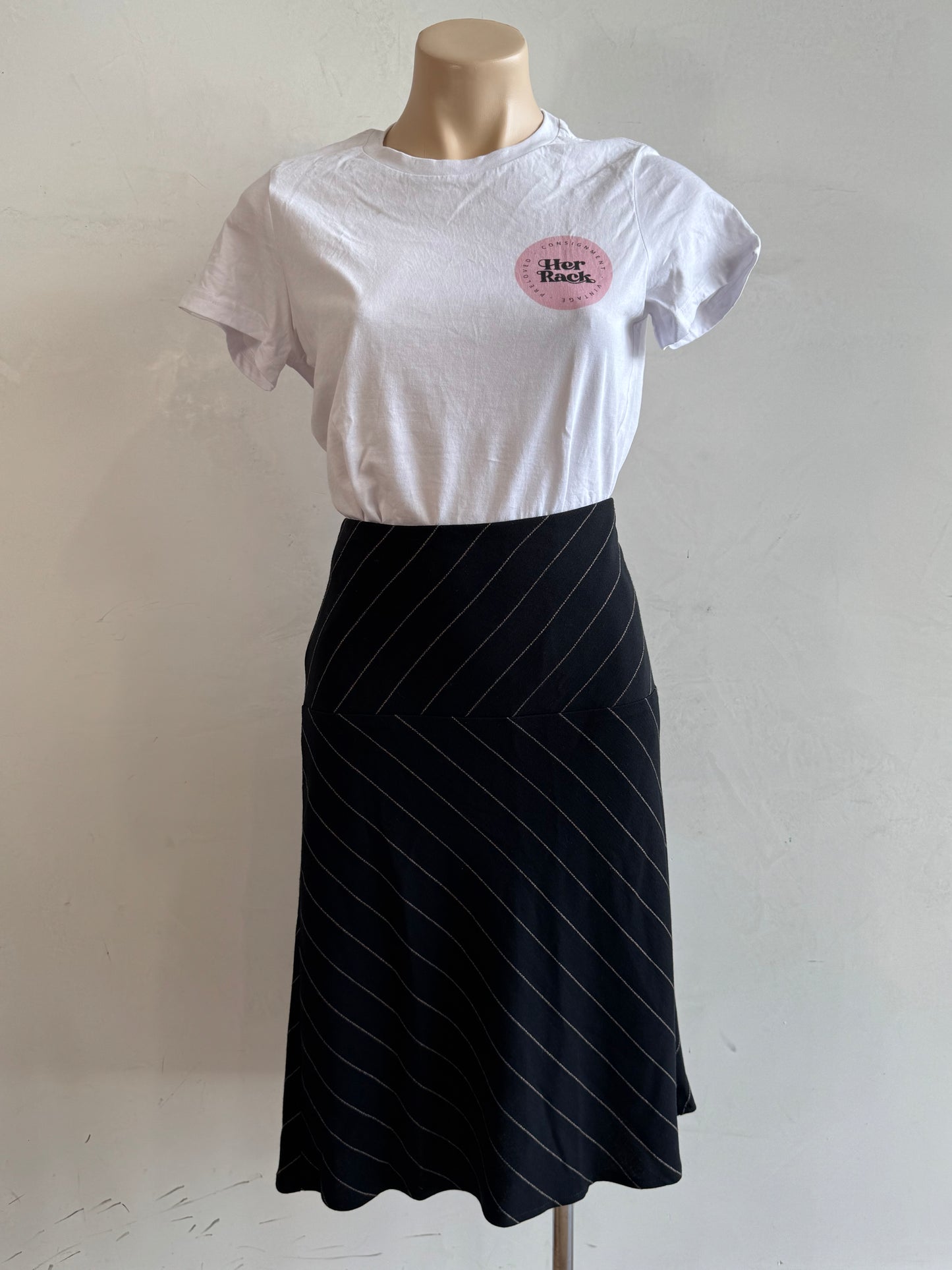 Review black striped skirt - size 10