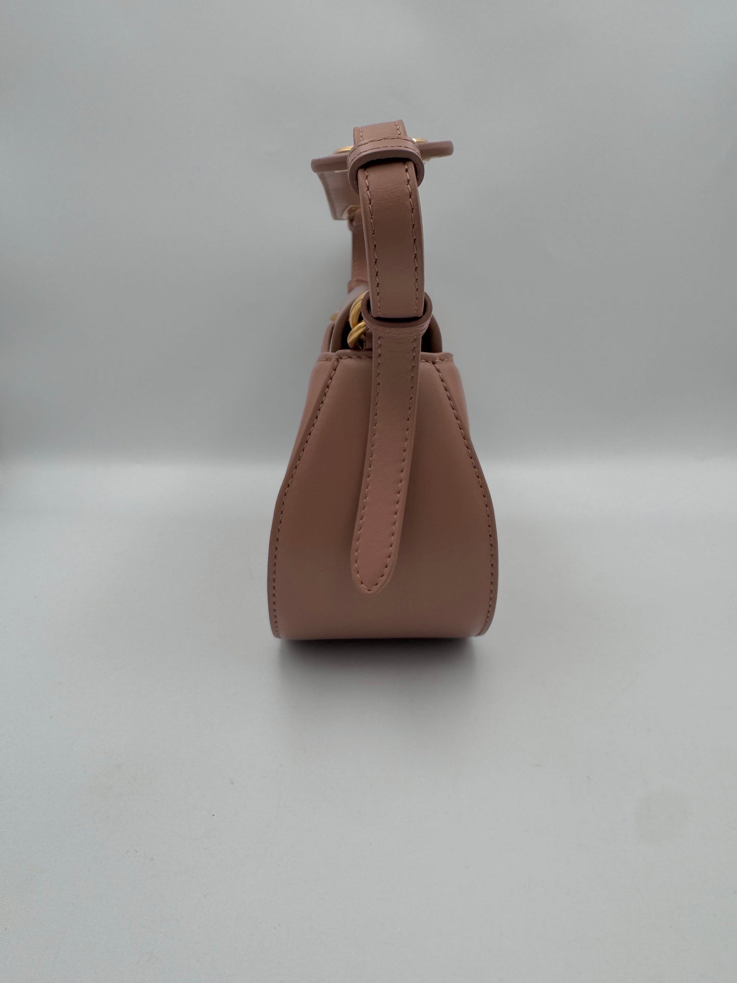 OFF-WHITE Clam Baguette Bag in Beige with Logo