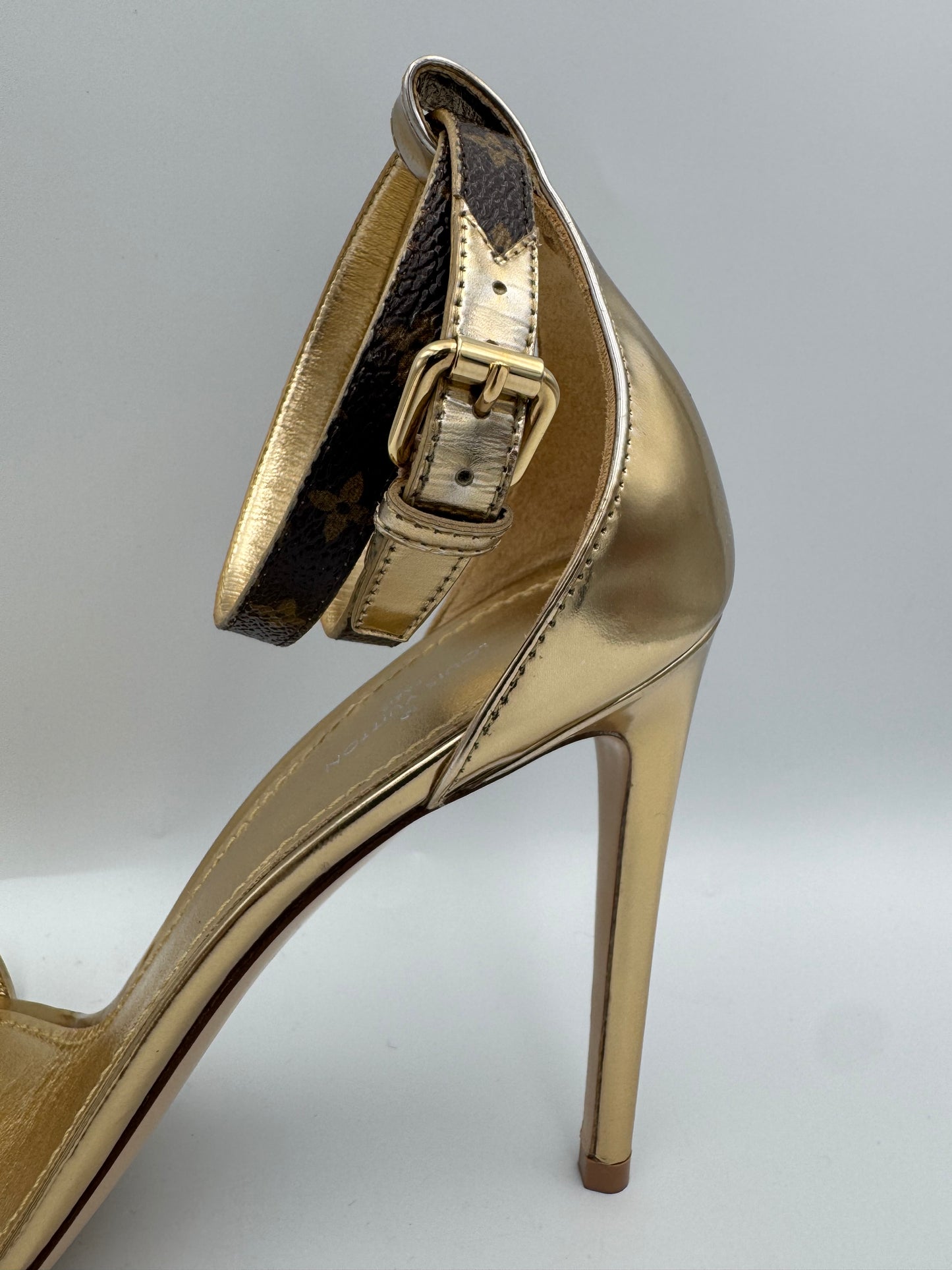 LOUIS VUITTON Gold Strappy Heels 38.5