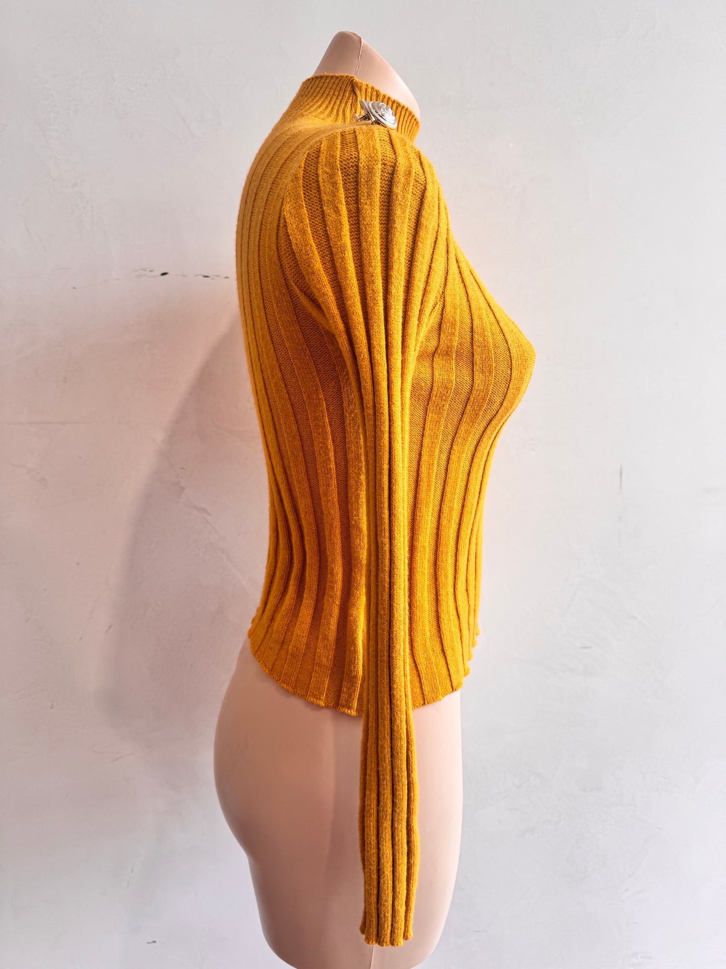 Turtleneck knit top with button details - Size S