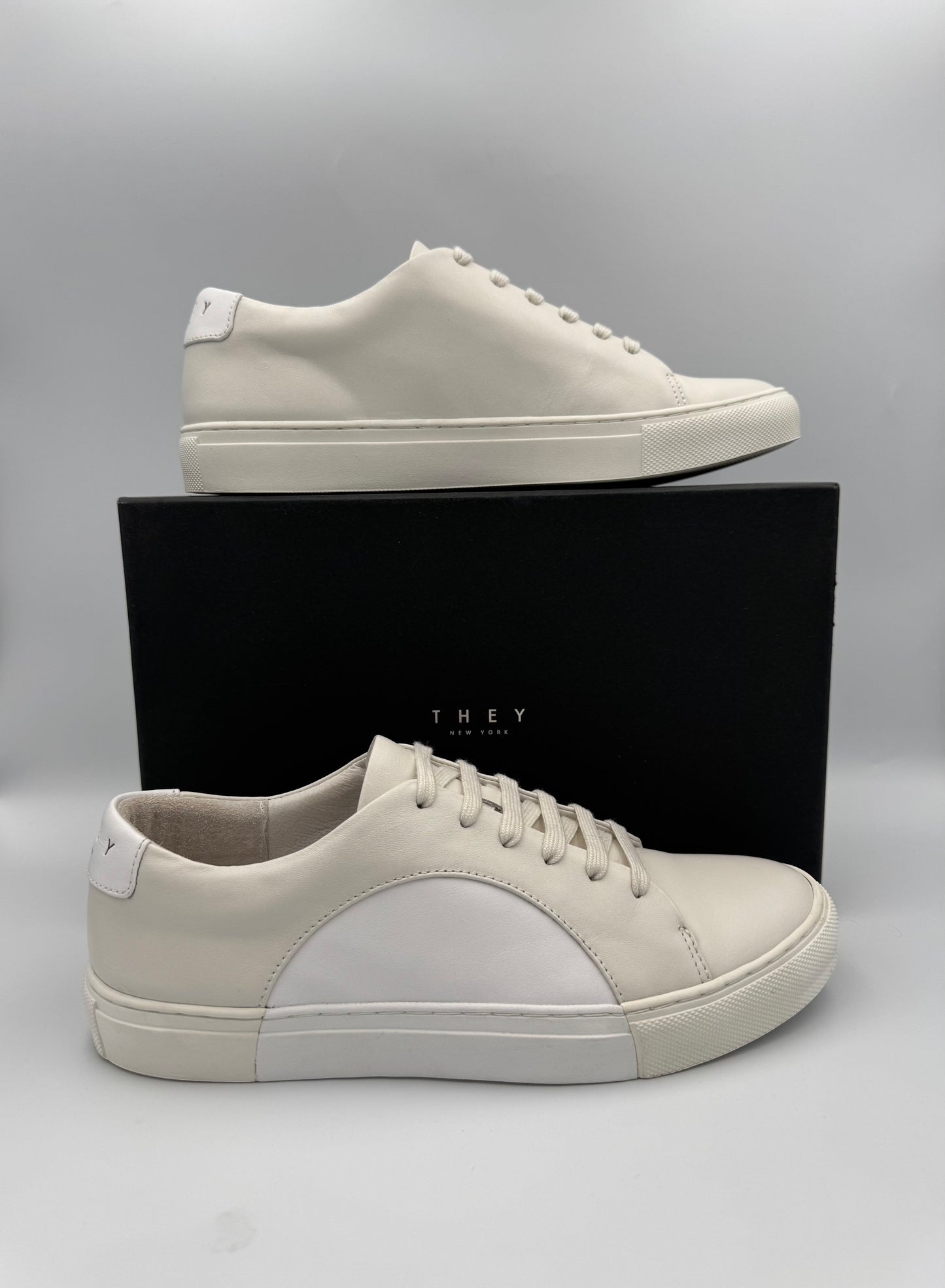 THEY NY Circle Low Profile Sneaker Size 39 BNIB White/Off-White