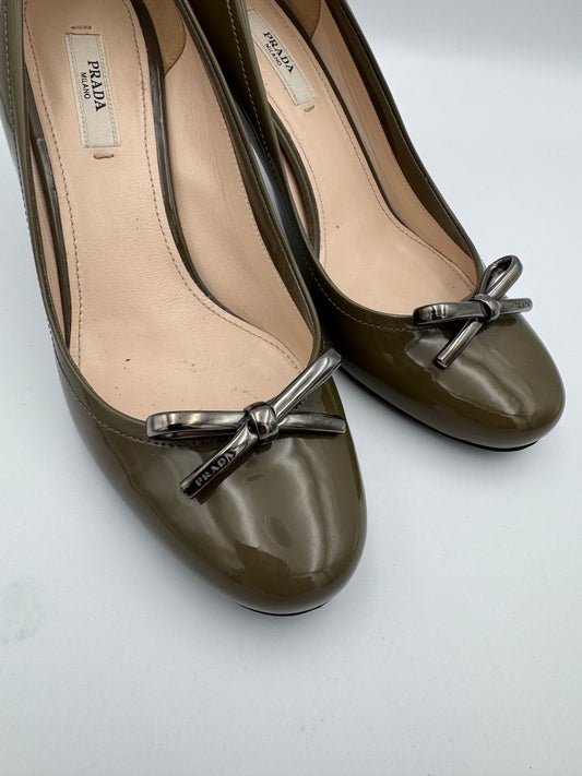 Prada Khaki Pumps with Dustbag Size 37