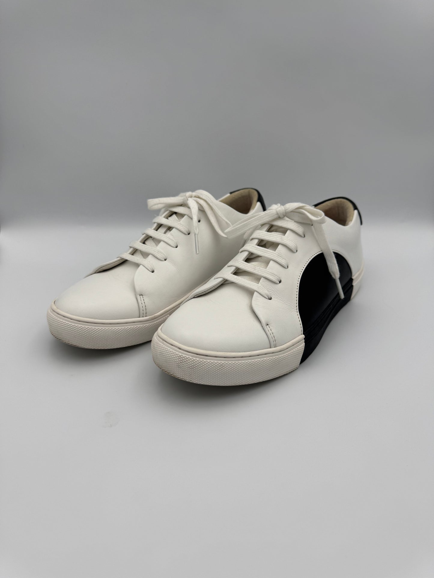 THEY NY Circle Low Profile Sneaker Size 39 White/Black