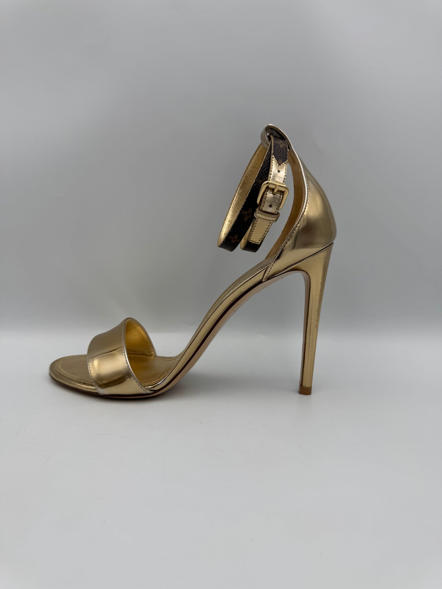 LOUIS VUITTON Gold Strappy Heels 38.5