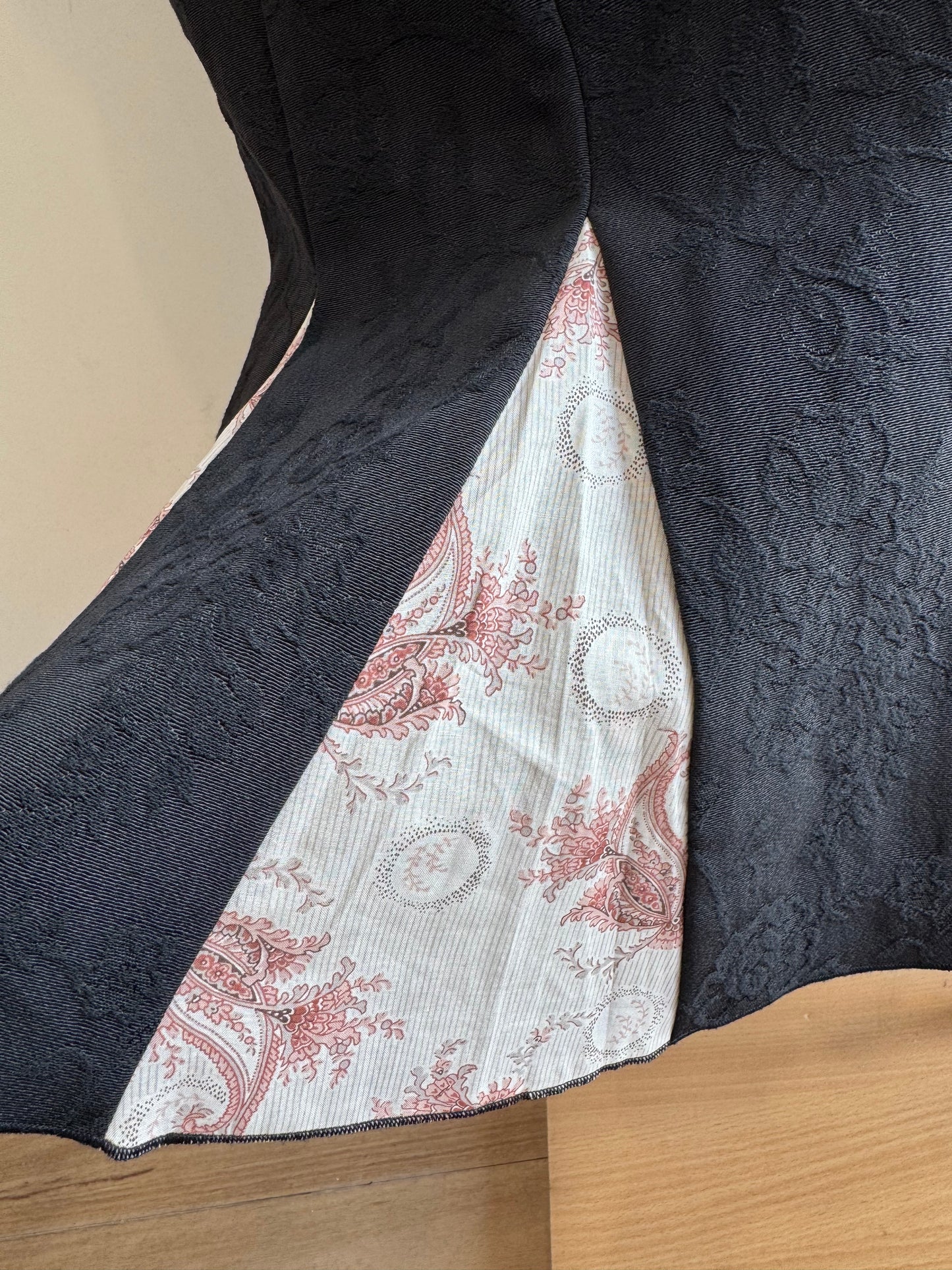 Review black Midi Flare Skirt NWT - size 10