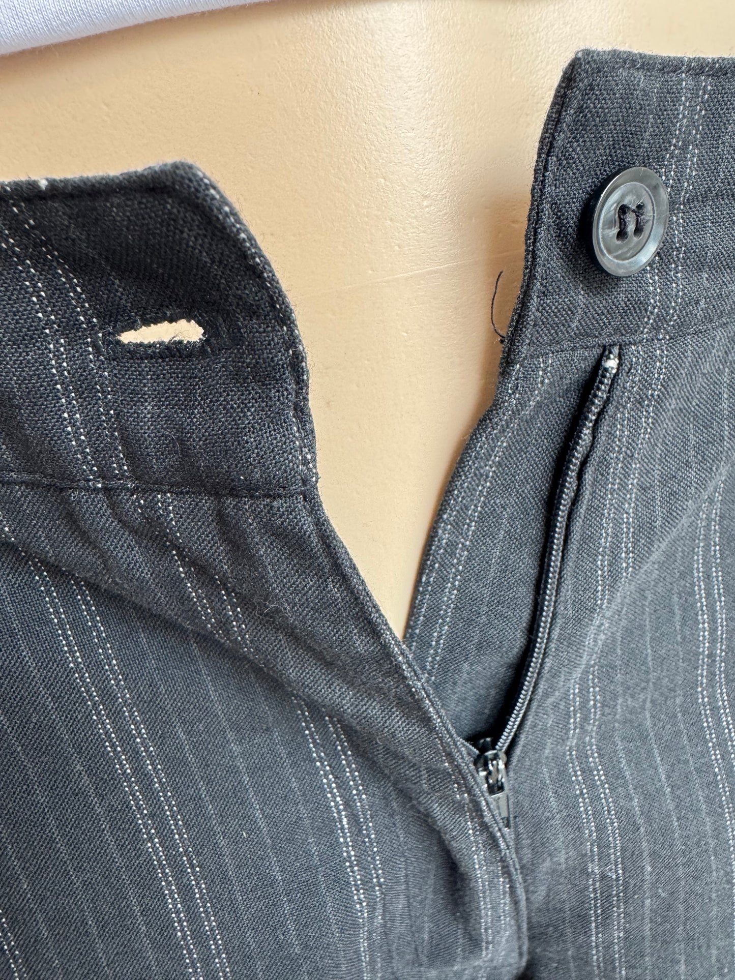 Vintage Atelier Grey Pinstriped Pants - size 12