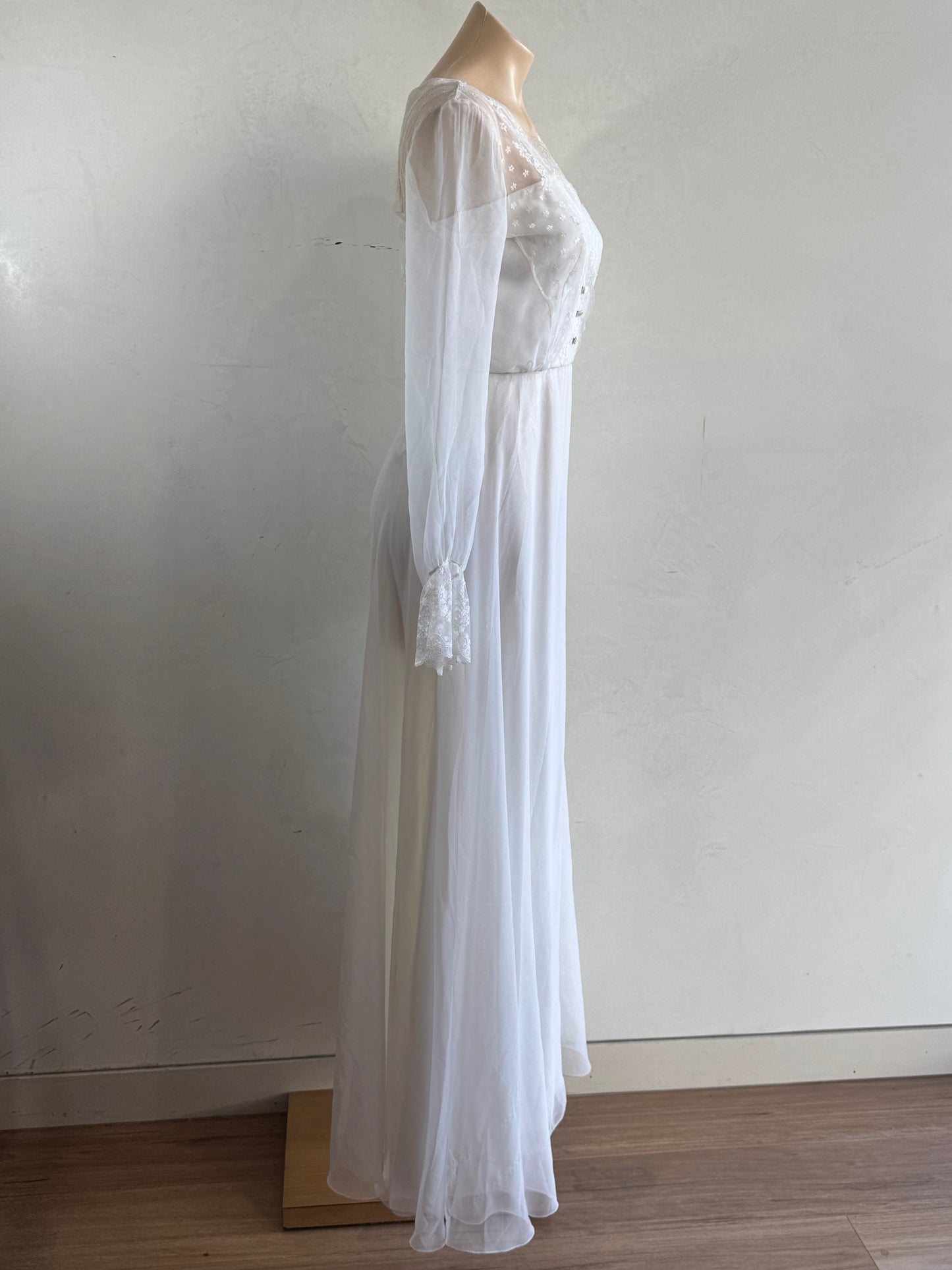 Vintage Dress Circle white wedding gown - size xs