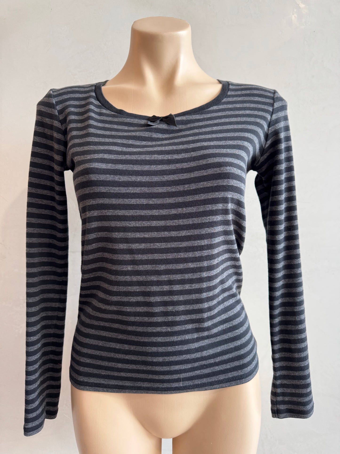 Uniqlo grey striped top with bow - size M