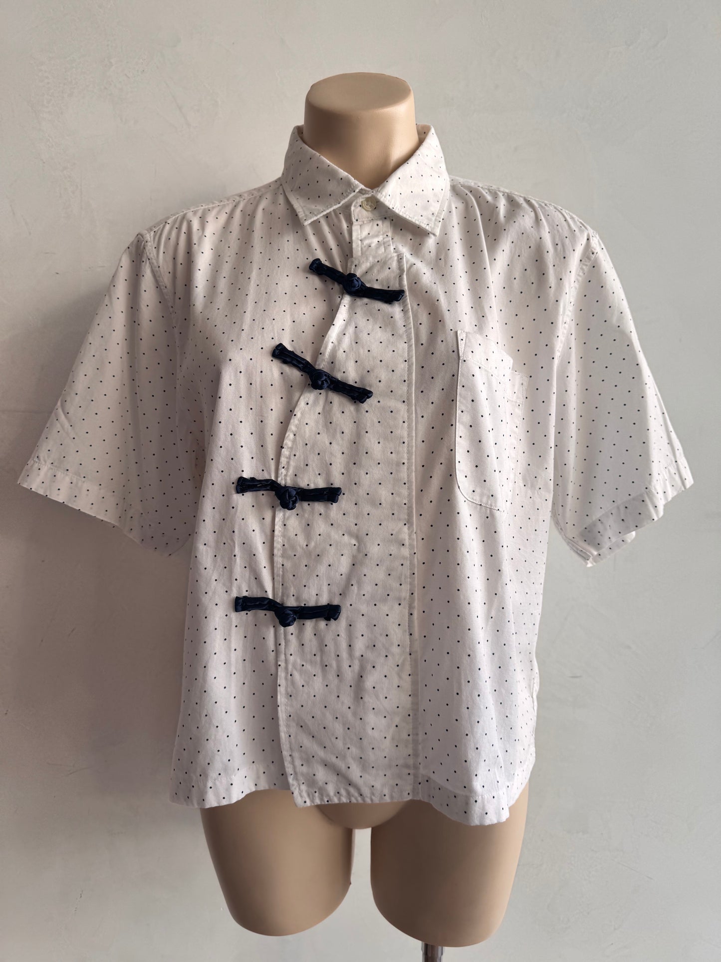Upcycled white spotted shirt - size XL