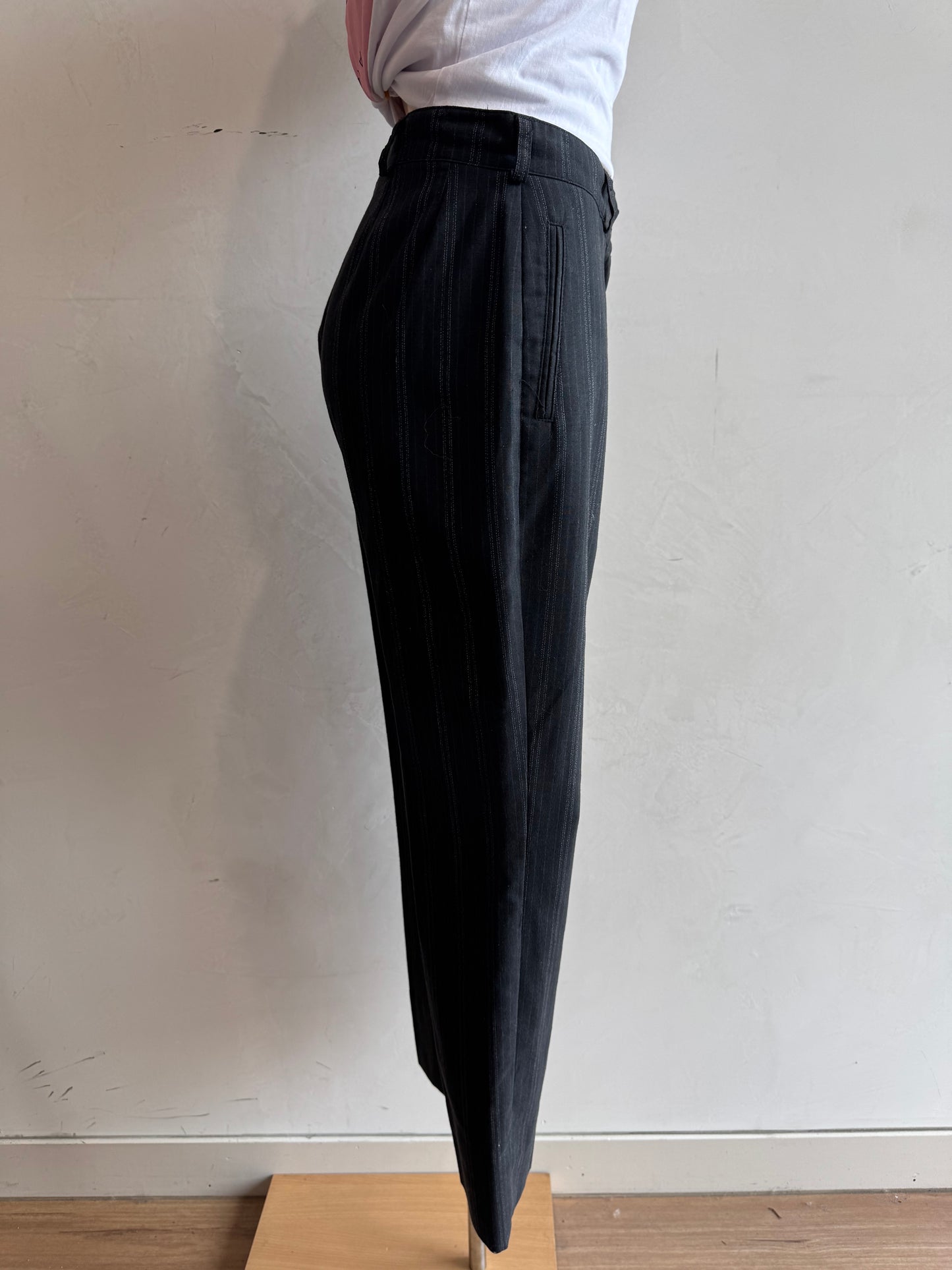Vintage Atelier Grey Pinstriped Pants - size 12