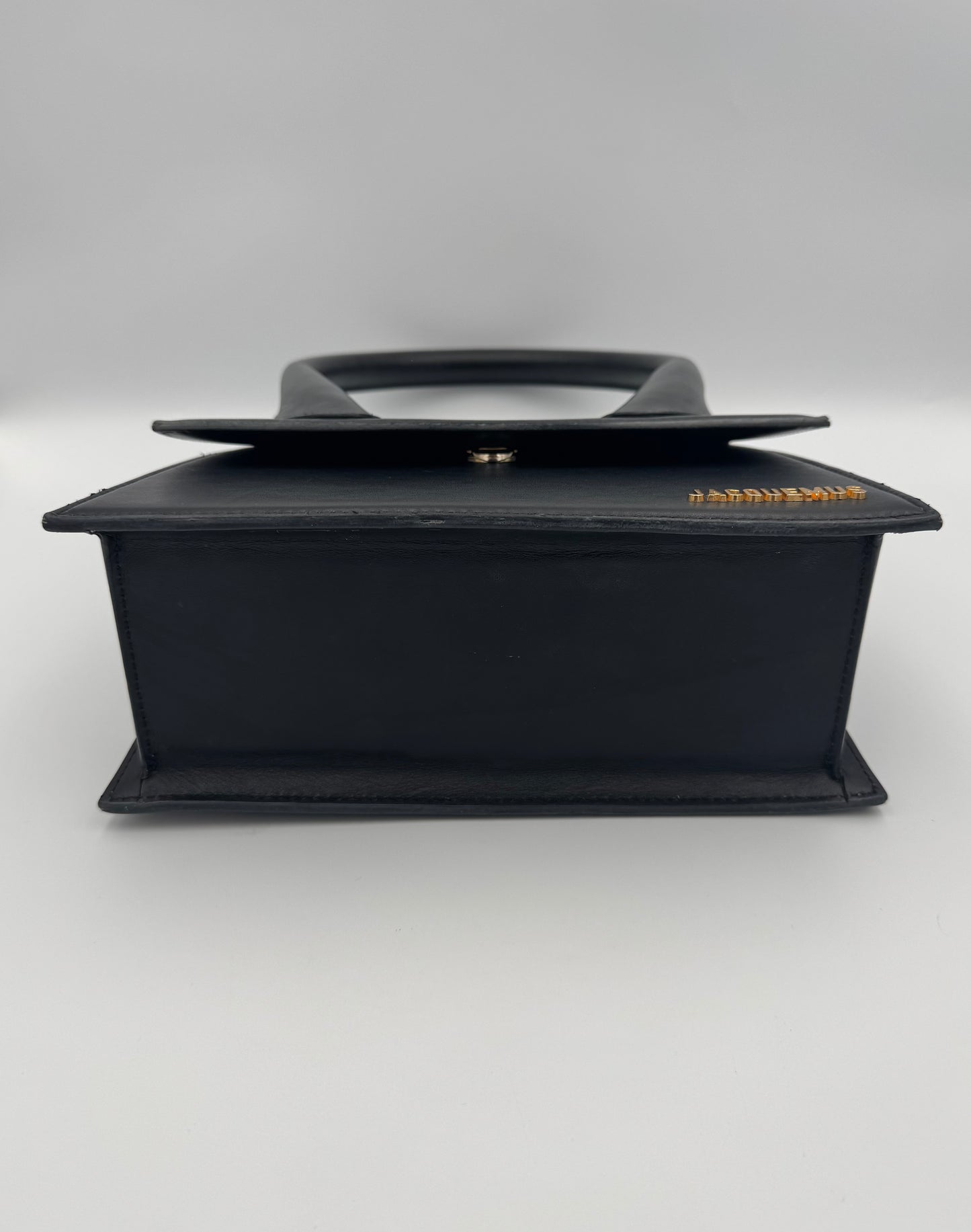 JACQUEMUS Le Grand Chiquito