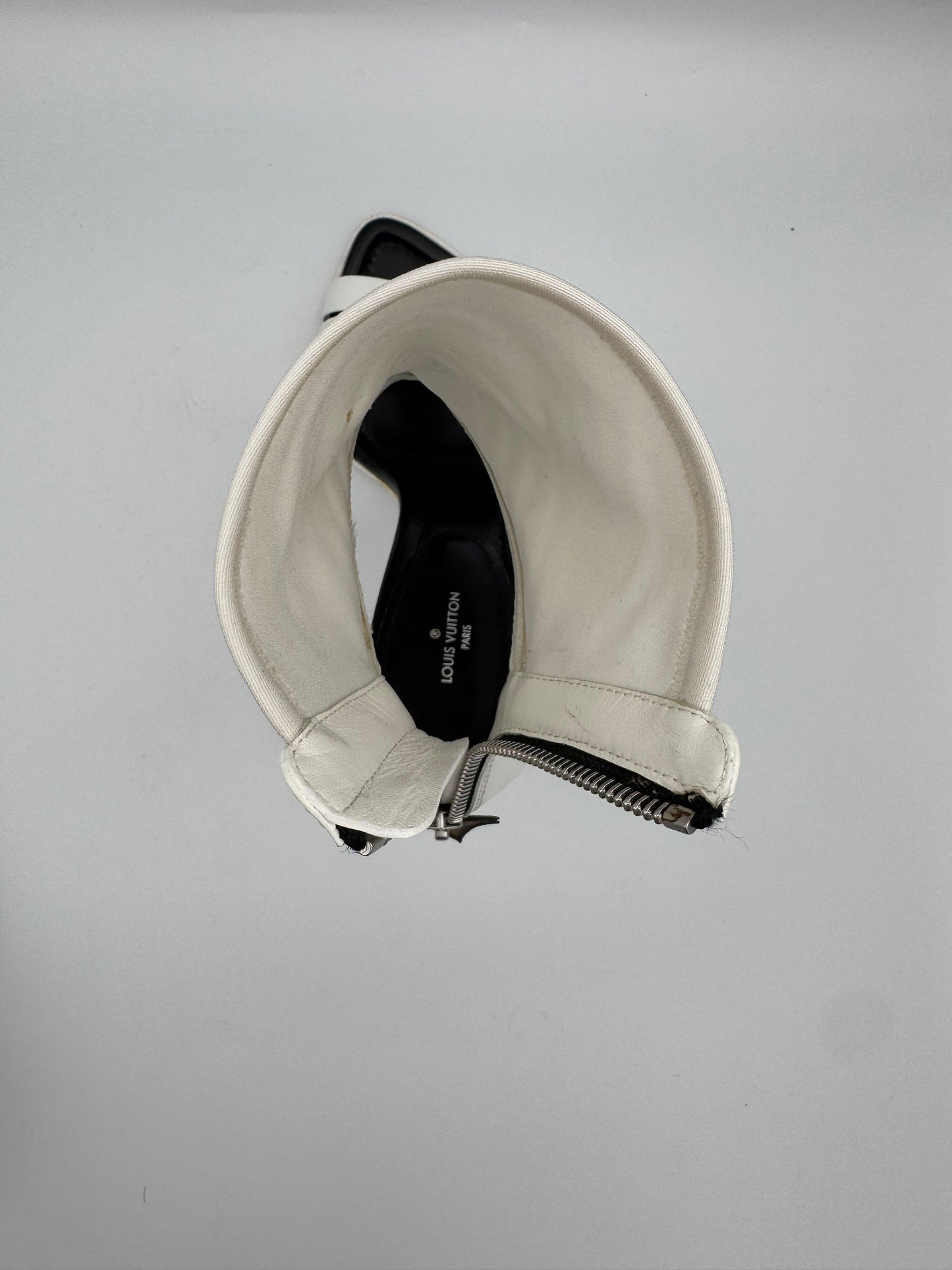 LOUIS VUITTON White Cutout Heels Size 38