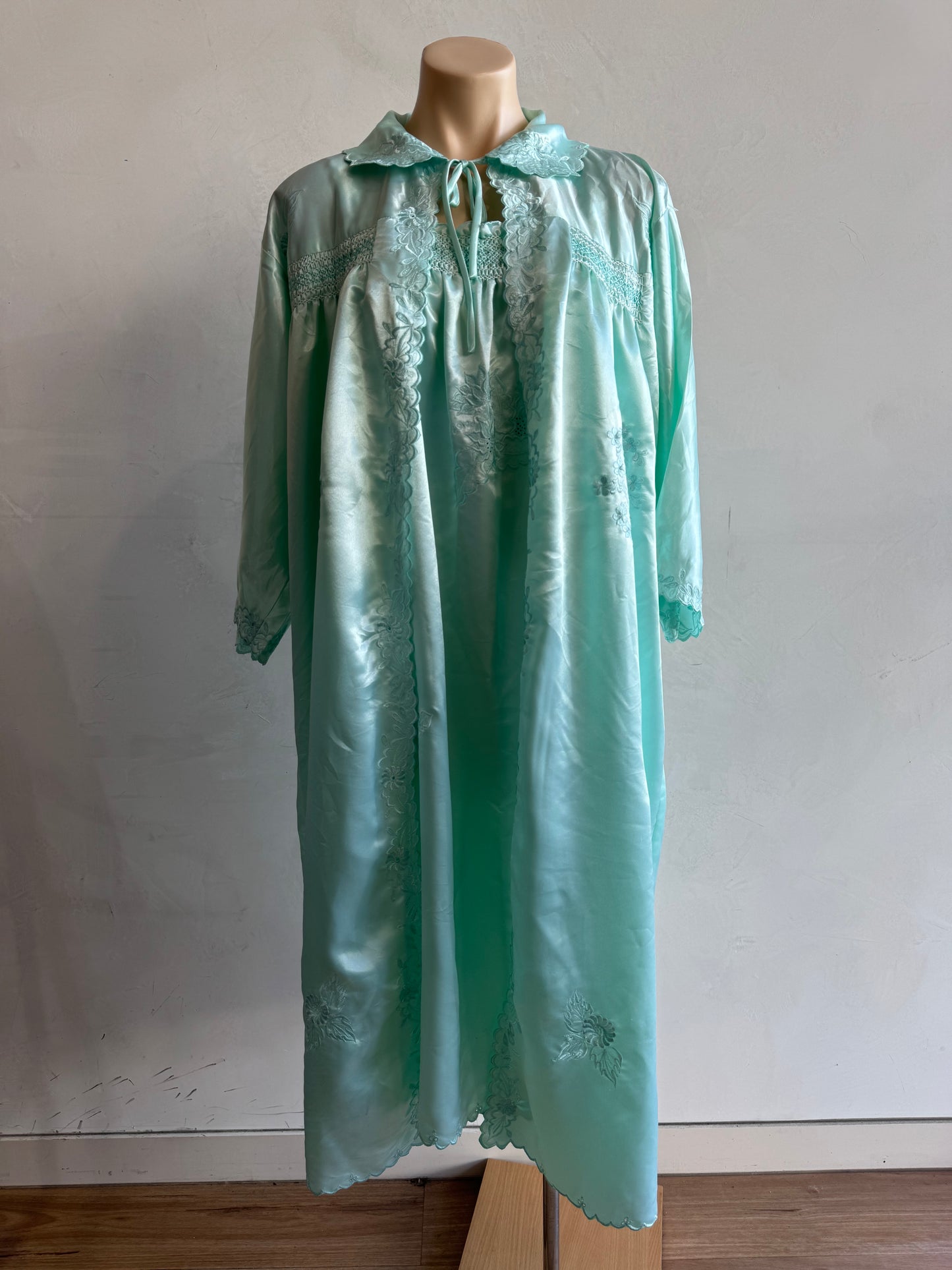 Mint green tone - size M