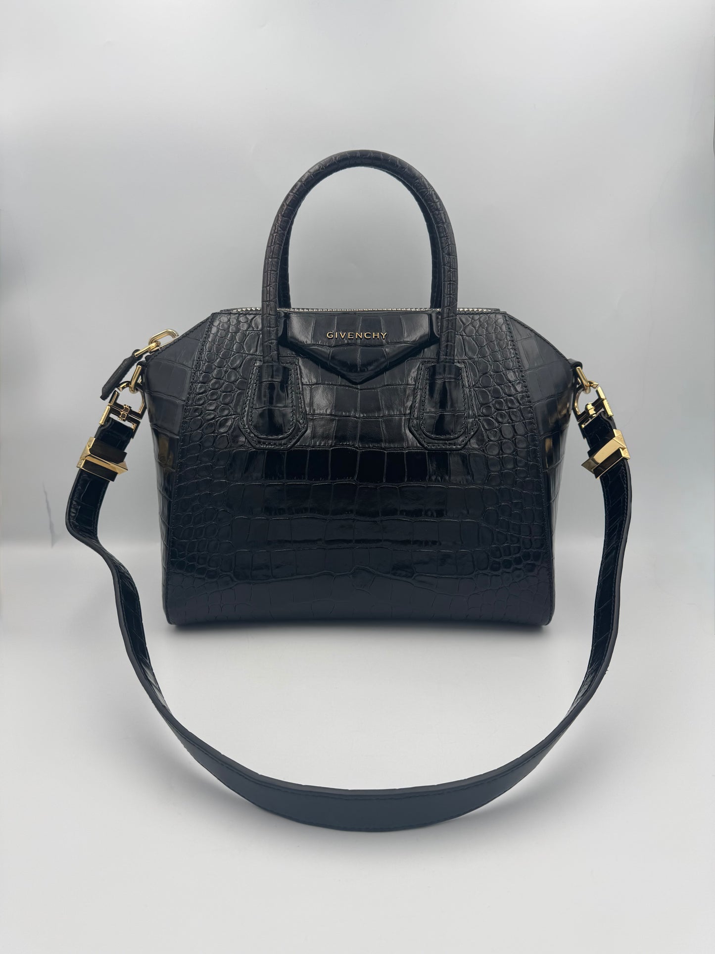 GIVENCHY ANTIGONA Bag Size Small