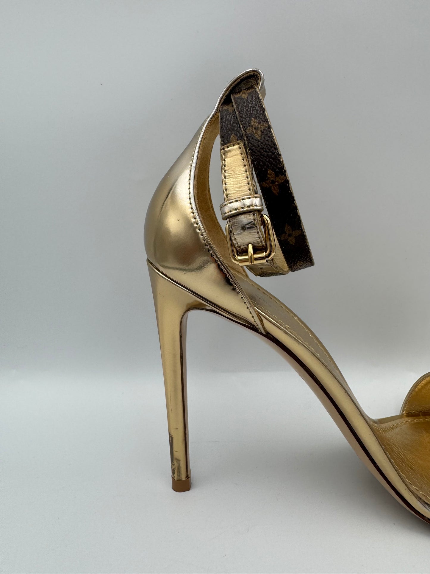 LOUIS VUITTON Gold Strappy Heels 38.5