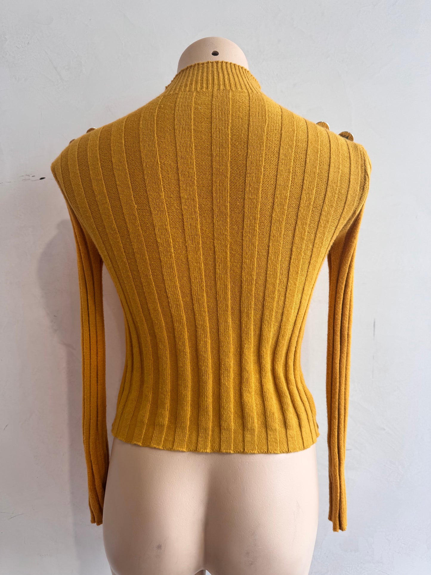 Turtleneck knit top with button details - Size S