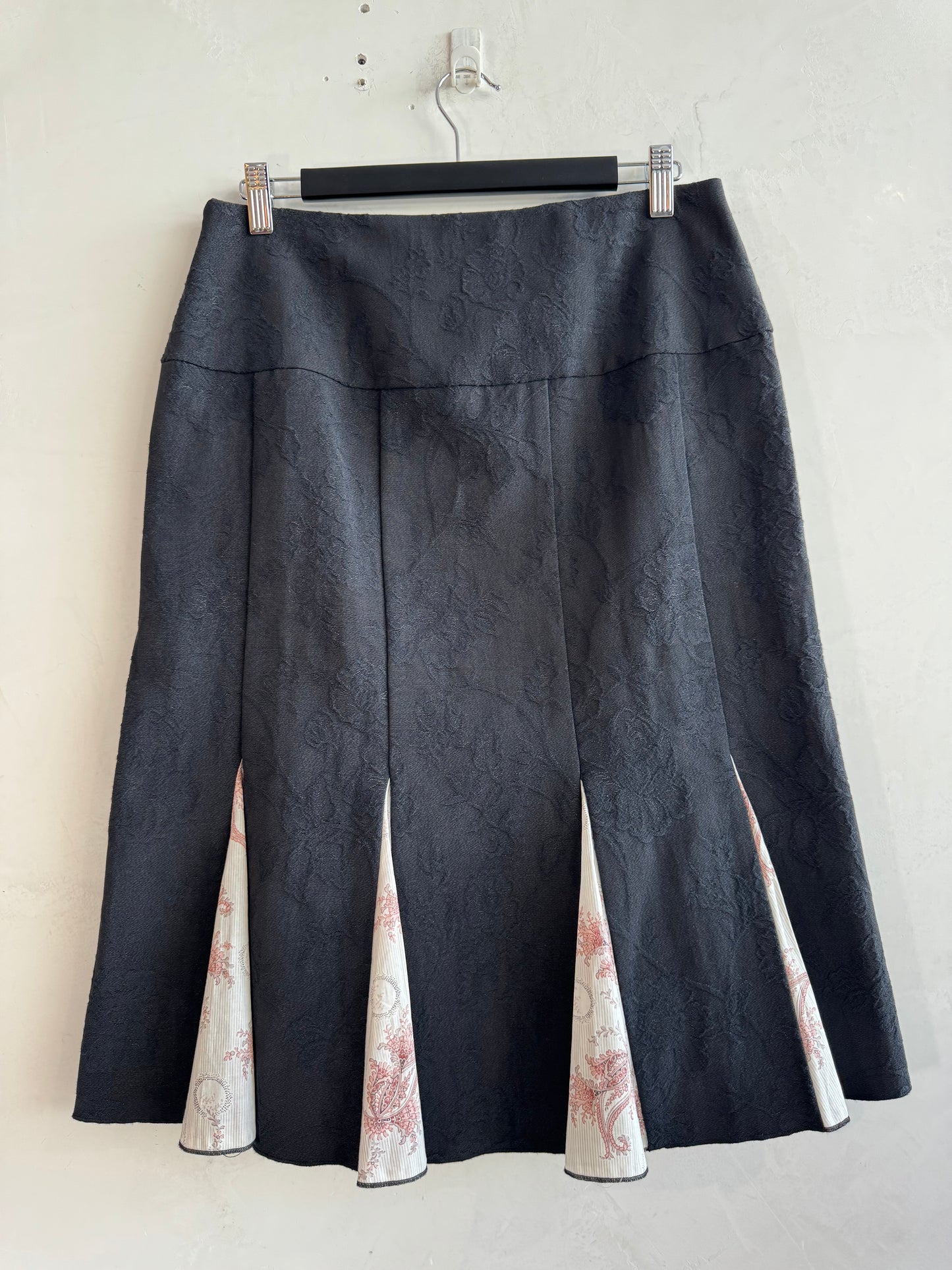 Review black Midi Flare Skirt NWT - size 10