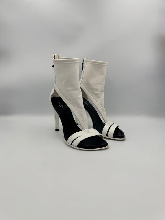 LOUIS VUITTON White Cutout Heels Size 38