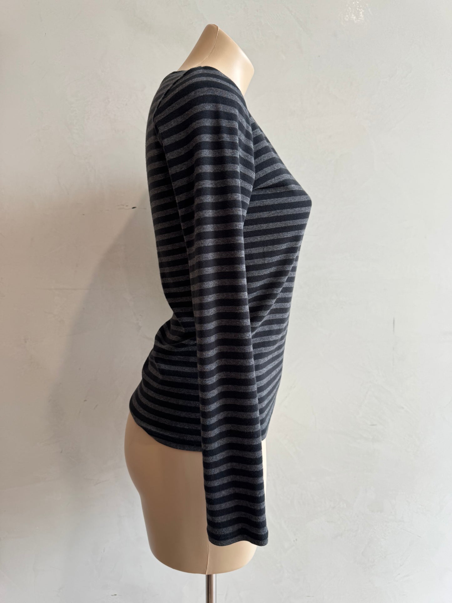 Uniqlo grey striped top with bow - size M