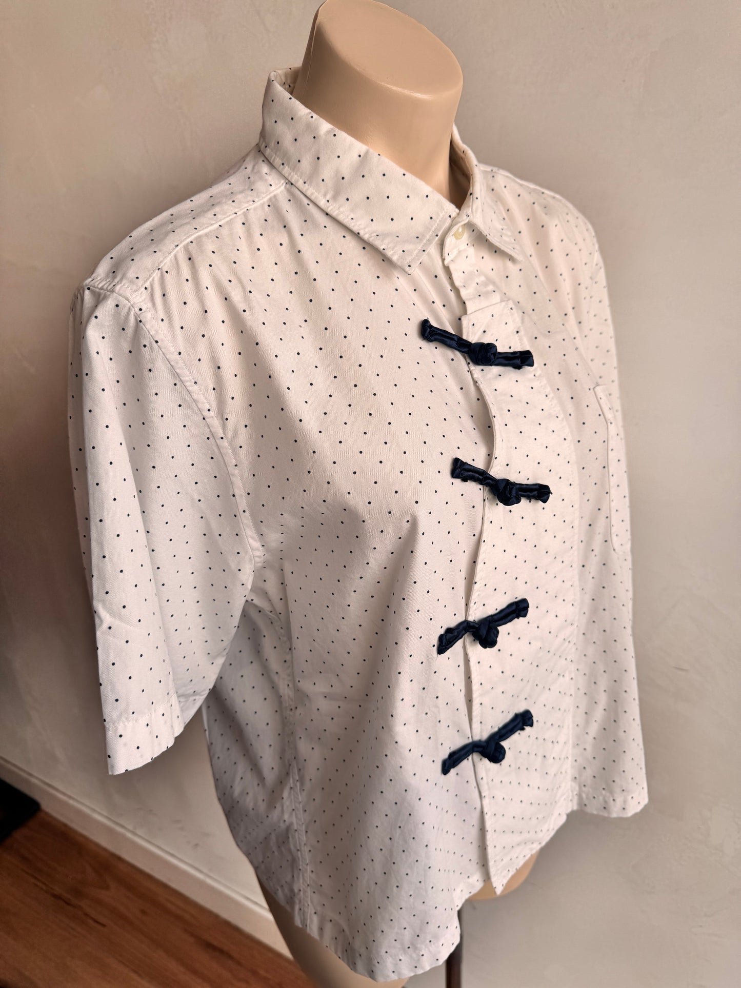 Upcycled white spotted shirt - size XL