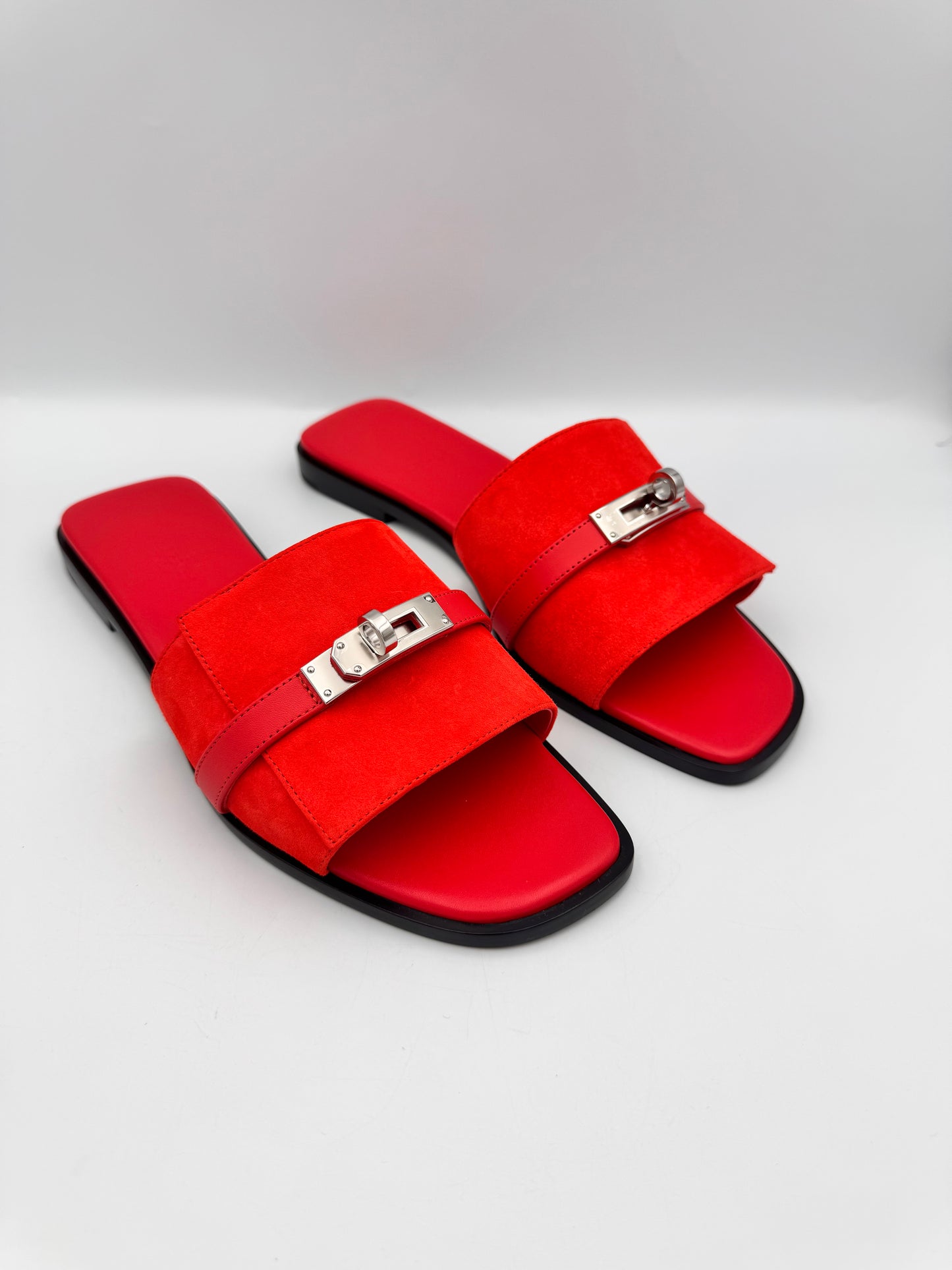 HERMÈS Giulia Red Sandals