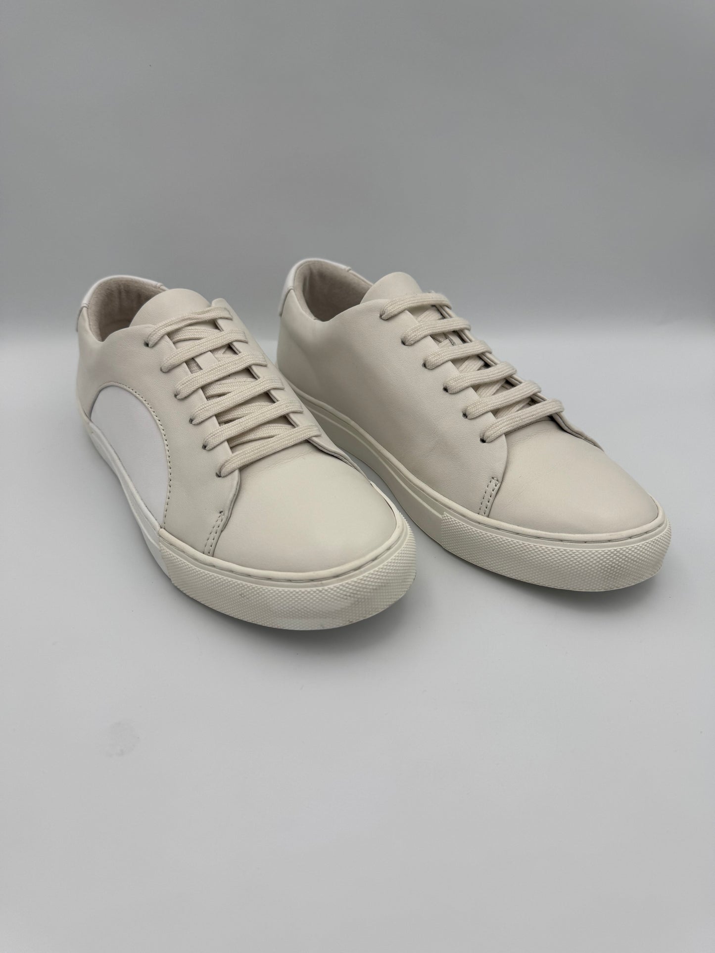 THEY NY Circle Low Profile Sneaker Size 39 BNIB White/Off-White