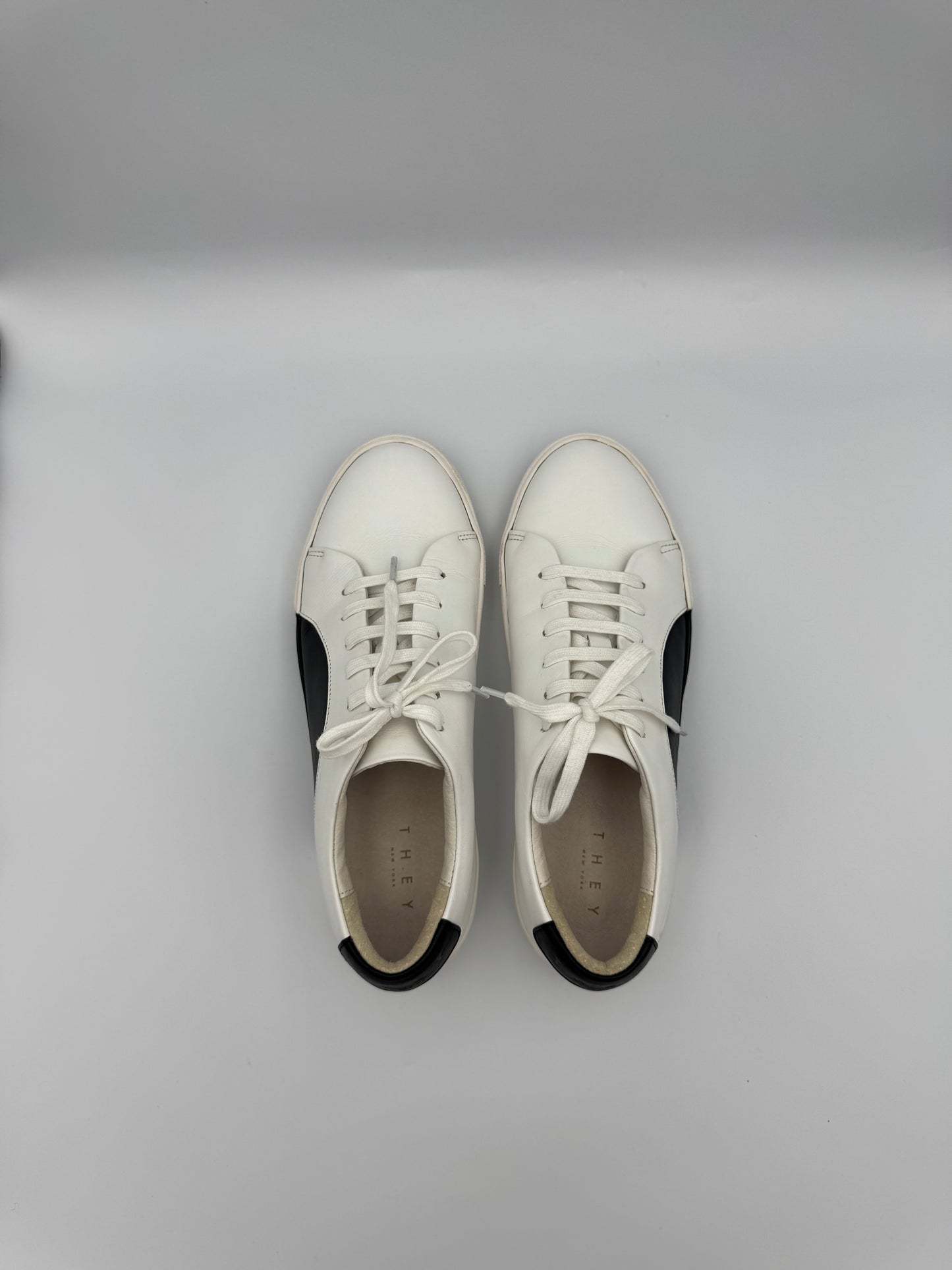 THEY NY Circle Low Profile Sneaker Size 39 White/Black