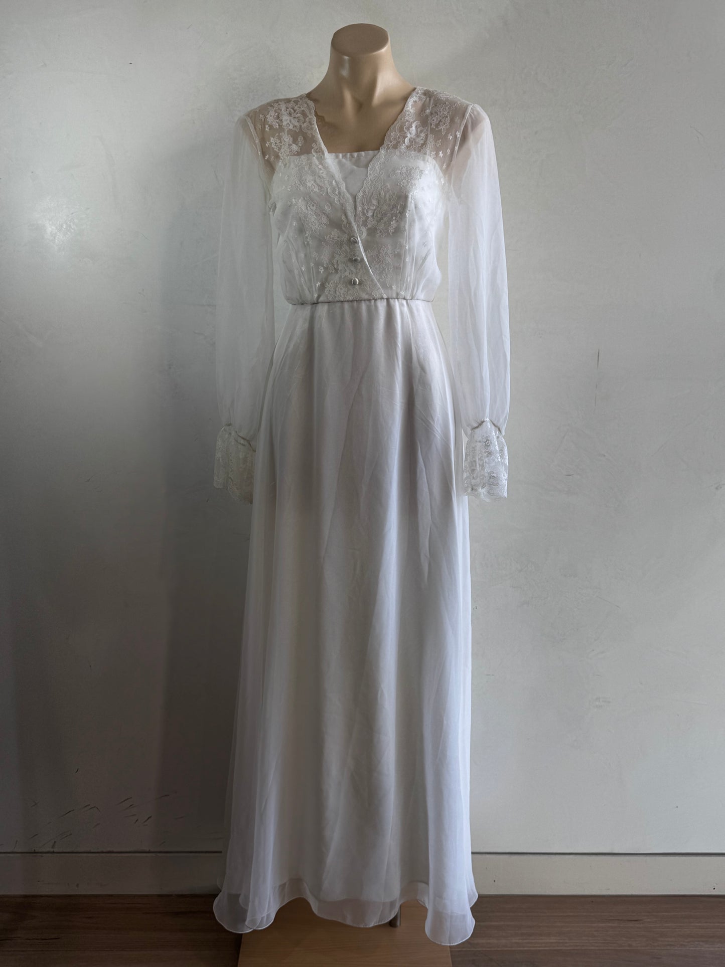 Vintage Dress Circle white wedding gown - size xs