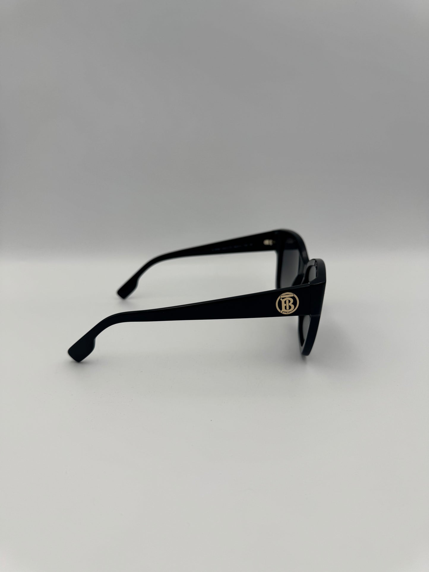 BURBERRY SUNGLASSES with Full Set