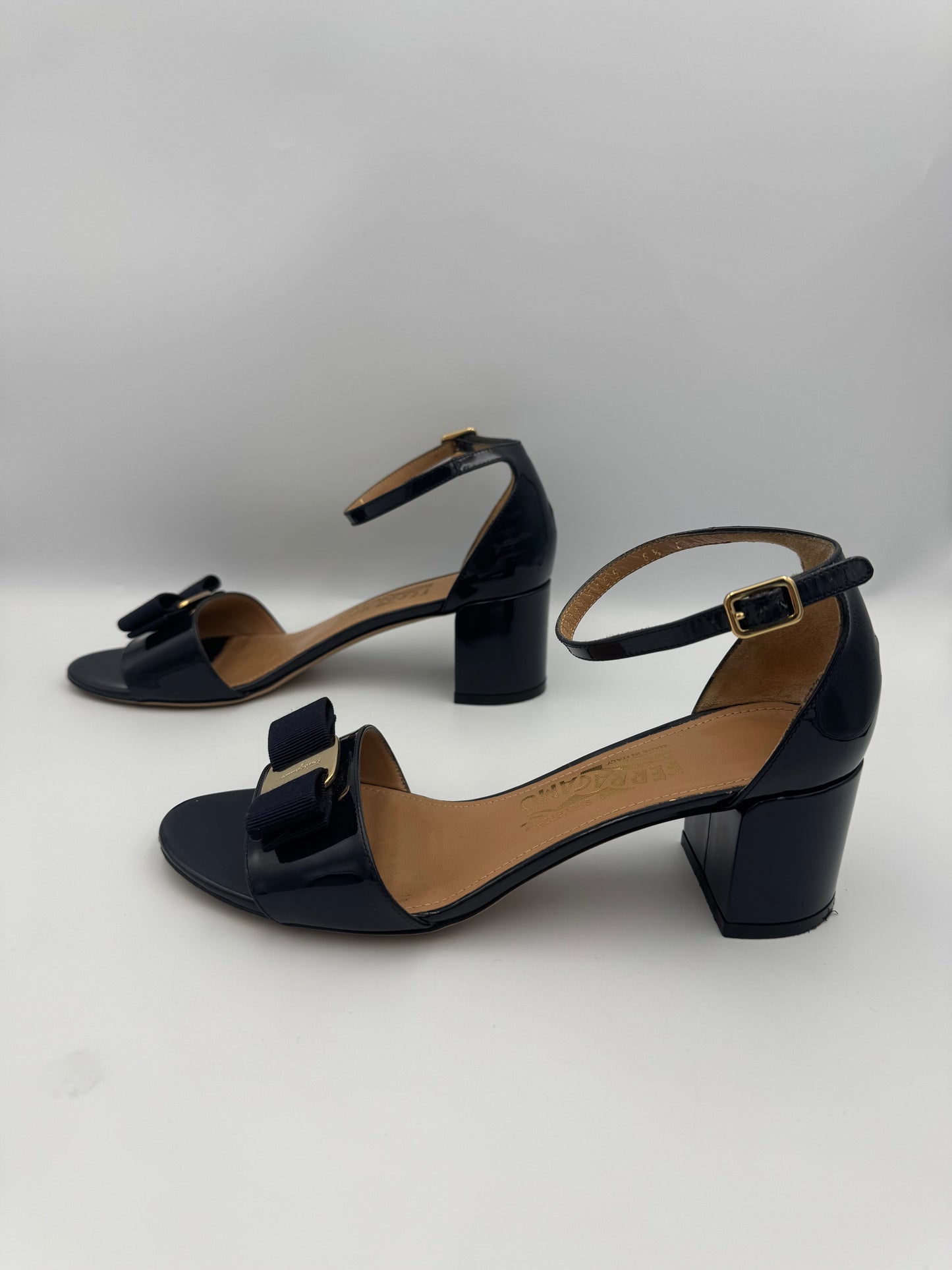 SALVATORE FERRAGAMO NAVY VERA SANDALS 6.5
