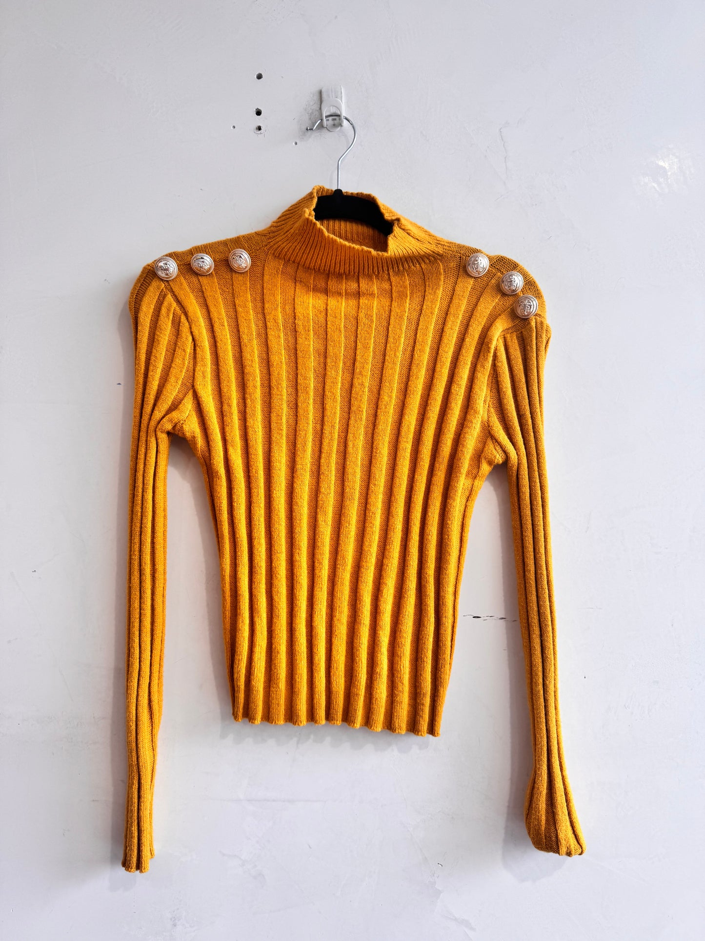 Turtleneck knit top with button details - Size S