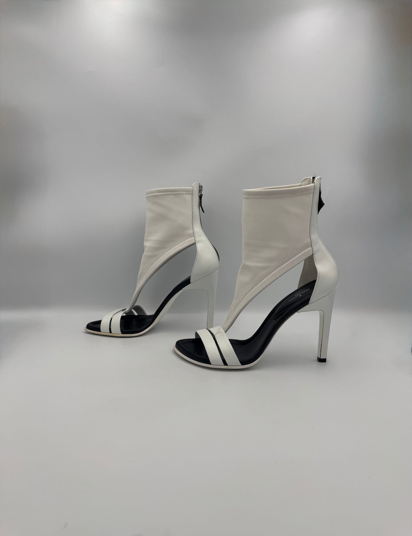 LOUIS VUITTON White Cutout Heels Size 38