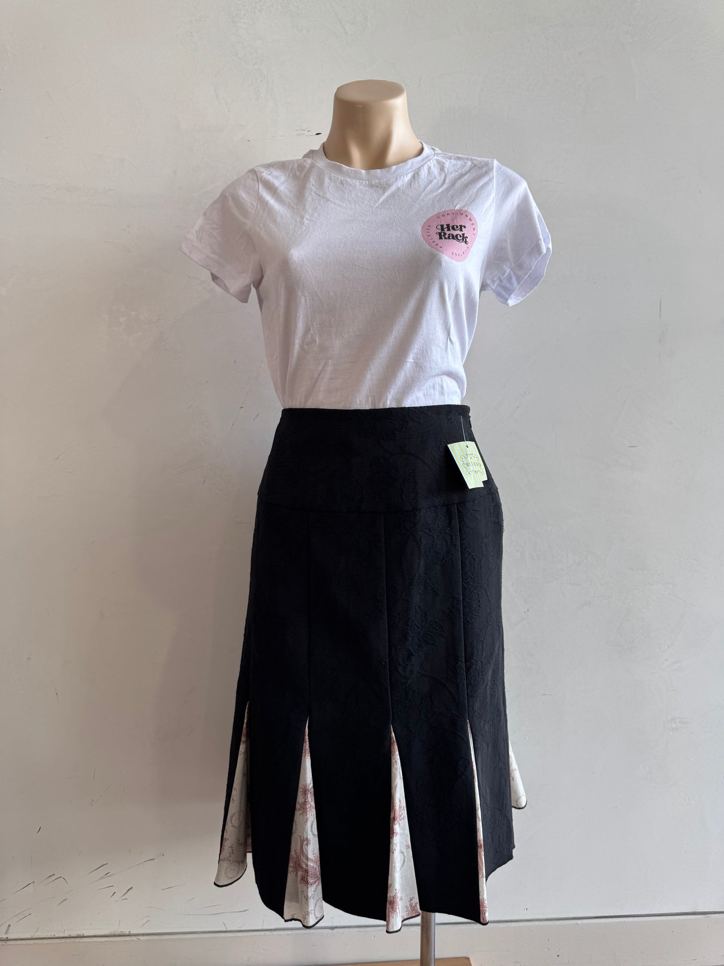 Review black Midi Flare Skirt NWT - size 10