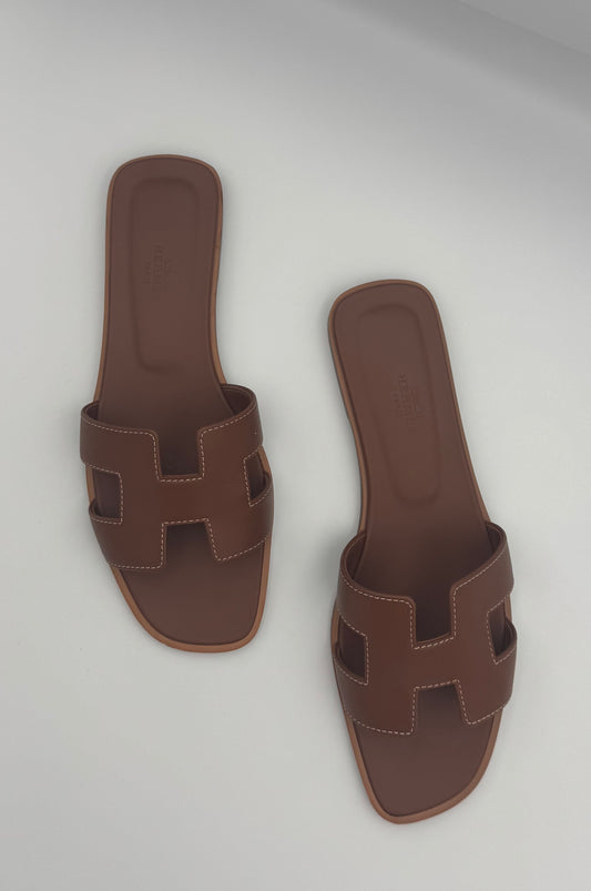 HERMÈS Oran Brown Leather Sandal