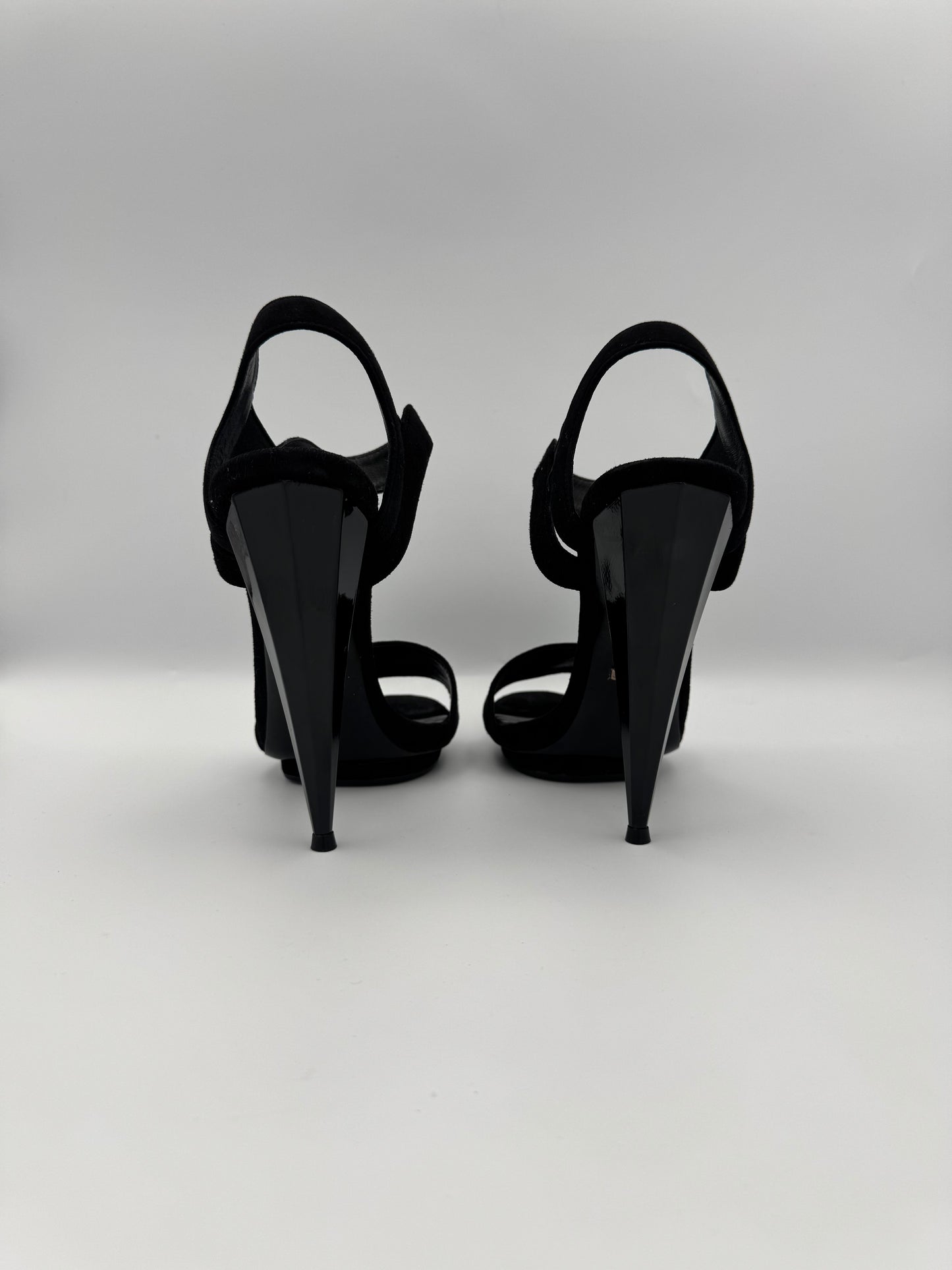 Gucci Platform Sandals in Black Suede Size 39