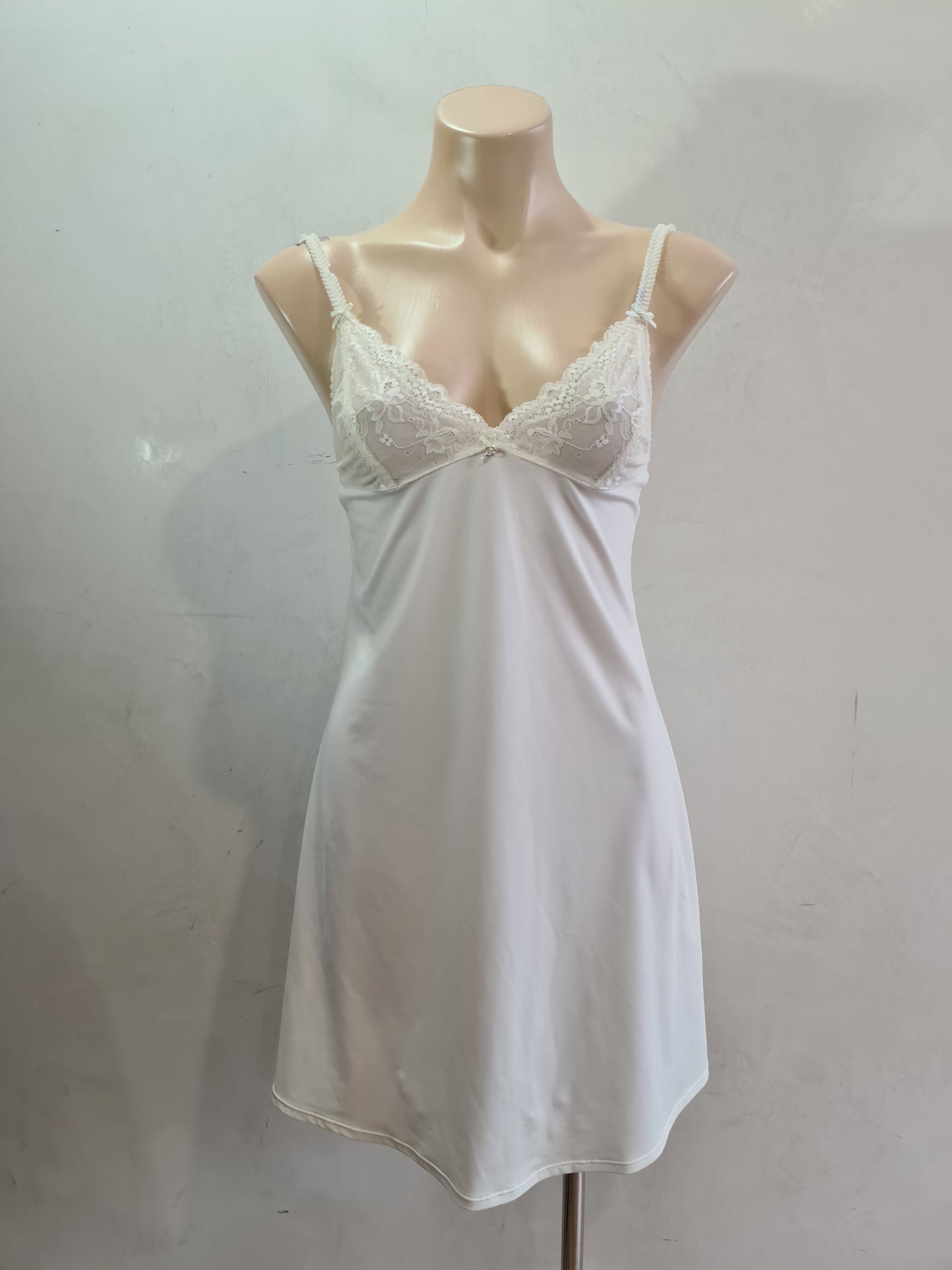 Target White slip - size S