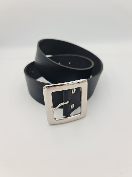 Square buckle black leather belt