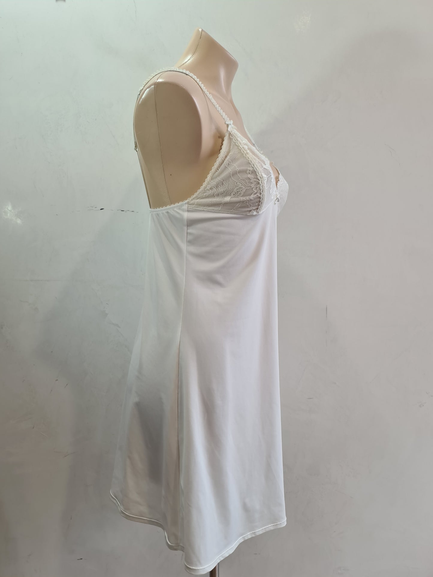 Target White slip - size S