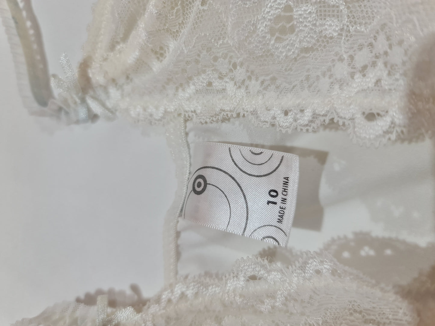 Target White slip - size S